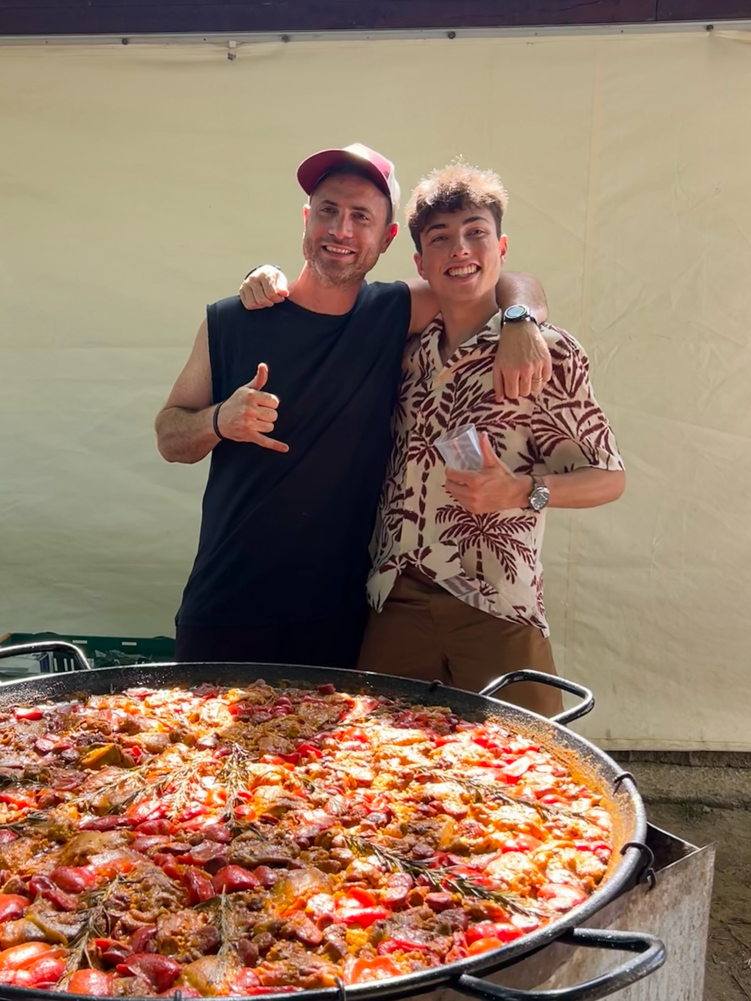 ☀️ Une belle journée en famille et entre amis pour célébrer les 18 ans de Maxime 🎉
Au menu :
🥓🧀🥒 Planches mixtes : charcuteries, fromages, crudités et tartinades
🦪 Brasucade
🥘 Paella terre
🌾 Une manade, le soleil, la famille, les amis et de beaux souvenirs
Joyeux anniversaire Maxime 🎂❤️