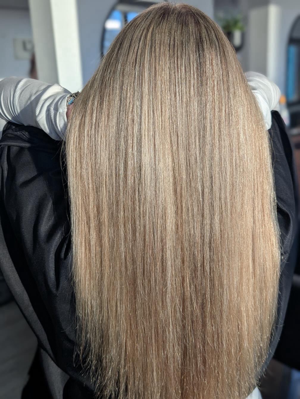 Welcome to the bright side ✨
Colour by @hairby_yesenias ! Tap that ❤️ if you’re loving this look! #ipreview via @preview.app