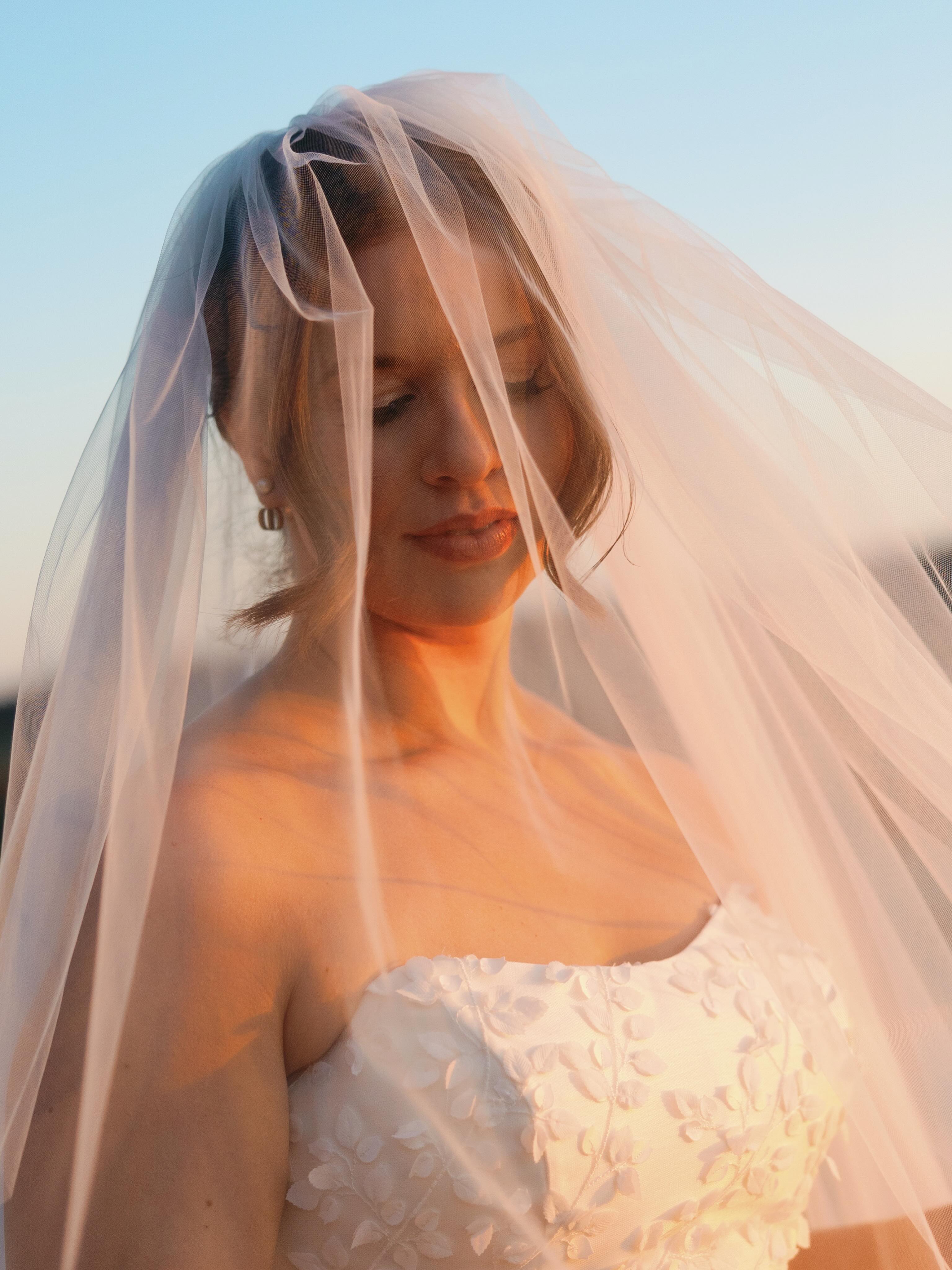 No words for this beauty🤍✨🌙
#starrynighteventsrva #starrynighteventsplanner #starrynighteventsrvaflowers #starrynighteventsrvaweddings #starrynighteventsrvacouples
Planning & Florals | @starrynighteventsrva @tanya_m_cornwell
Photography | @sarahmattozziphoto
Venue | @estateatriverrun
Catering | @groovingourmets
Rentals | @rentequipva
DJ/Co2 Cannon | @djfrankierva
Officiant | @chgceremonies
Cake | @pearlsbakeshoppe
Photo Booth | @richmondphotobooth
Beauty | @ave42salon
Bride | @ivykcaldwell