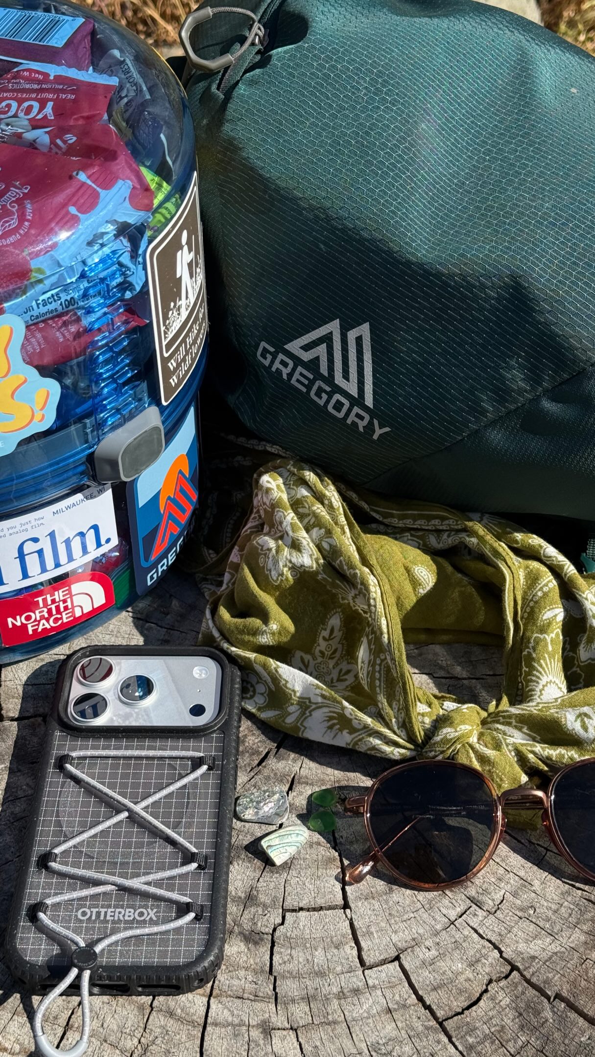 #Ad yesmaxxing on California's Northern Coast with OtterBox🦦
The new Sole Series Pack was built for life's biggest yes moments. This rugged but sleek case is equipped with:
-built in cinch-able elastic rope to pack essentials
-high ridge tread for grip and screen + camera protection
-5x tested military drop standard of 4ft or lower
I love using the elastic rope for gels on long runs, sunblock and lip balm for long days outside, and the extra grip makes getting those tight knuckle iPhone shots extra comfy. Available now at OtterBox.com📲✨
#OtterBox #MadeforYes #hiking #backpacking