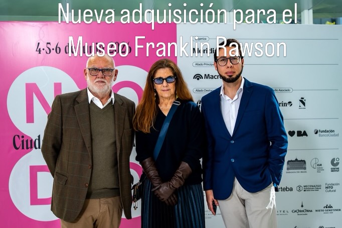 El Museo Franklin Rawson en NODO
Exitosa participación del Franklin Rawson en NODO - circuito Ciudad de Buenos Aires.
El Museo Franklin Rawson de San Juan suma a su patrimonio una obra del artista entrerriano Federico Lanzi en el marco de NODO.
El Gobierno de San Juan, a través del Ministerio de Turismo, Cultura y Deporte y el
Museo Franklin Rawson, sigue apostando al crecimiento de la gestión cultural y al
posicionamiento estratégico de la Provincia en el circuito del arte regional y nacional. En
la reciente edición de NODO, que tuvo lugar del 4 al 6 de junio, se consolidó el programa de adquisiciones siendo el Museo Franklin Rawson, una de las institucionales públicas invitadas a adquirir obra, dando cuenta del prestigioso lugar que representa en la escena nacional del arte contemporáneo.
El MPBAF trabaja en una planificación institucional federal en la gestión de su patrimonio. En los últimos años, su participación en las ferias de arte más importantes del país, ha permitido la sumatoria de piezas que configuran una geografía plástica argentina que lo posicionan como referente regional y nacional con un recorrido actualizado y comprometido con la historia y la cultura dentro de su colección.
La pieza adquirida a Federico Lanzi de la Galeria María Casado, es una cerámica esmaltada con lustre de oro, de 57 x 37 cm. En sus obras, el artista se interesa en revisar la historia del arte, la copia, la cita, las artes menores, la decoración, la pintura en formatos expandidos o soportes no convencionales, la relación entre lo industrial y lo artesanal, explorando el campo.
Esta acción del Gobierno de San Juan y el Museo, pone en marcha la democratización del acceso a la cultura, el incentivo de la producción artística, el acrecentamiento del
patrimonio y el disfrute pleno del arte por parte de @la comunidad sanjuanina @museo_franklin_rawson @mcmcgaleria @diazruizemanuel @fdlanzi @culturayturismocapitalsanjuan @drmarorrego @guidoromerook @analiavilches #nodo #artesanjuanino #artecontemporaneo #arte #coleccionismo El Museo Franklin Rawson en NODO
Exitosa participación del Franklin Rawson en NODO - circuito Ciudad de Buenos Aires.
El Museo Franklin Rawson de San Juan suma a su patrimonio una obra del artista entrerriano Federico Lanzi en el marco de NODO.
El Gobierno de San Juan, a través del Ministerio de Turismo, Cultura y Deporte y el
Museo Franklin Rawson, sigue apostando al crecimiento de la gestión cultural y al
posicionamiento estratégico de la Provincia en el circuito del arte regional y nacional. En
la reciente edición de NODO, que tuvo lugar del 4 al 6 de junio, se consolidó el programa de adquisiciones siendo el Museo Franklin Rawson, una de las institucionales públicas invitadas a adquirir obra, dando cuenta del prestigioso lugar que representa en la escena nacional del arte contemporáneo.
El MPBAF trabaja en una planificación institucional federal en la gestión de su patrimonio. En los últimos años, su participación en las ferias de arte más importantes del país, ha permitido la sumatoria de piezas que configuran una geografía plástica argentina que lo posicionan como referente regional y nacional con un recorrido actualizado y comprometido con la historia y la cultura dentro de su colección.
La pieza adquirida a Federico Lanzi de la Galeria María Casado, es una cerámica esmaltada con lustre de oro, de 57 x 37 cm. En sus obras, el artista se interesa en revisar la historia del arte, la copia, la cita, las artes menores, la decoración, la pintura en formatos expandidos o soportes no convencionales, la relación entre lo industrial y lo artesanal, explorando el campo.
Esta acción del Gobierno de San Juan y el Museo, pone en marcha la democratización del acceso a la cultura, el incentivo de la producción artística, el acrecentamiento del
patrimonio y el disfrute pleno del arte por parte de @la comunidad sanjuanina @museo_franklin_rawson @mcmcgaleria @diazruizemanuel @fdlanzi @culturayturismocapitalsanjuan @drmarorrego @guidoromerook @analiavilches #nodo #artesanjuanino #artecontemporaneo #arte #coleccionismo
