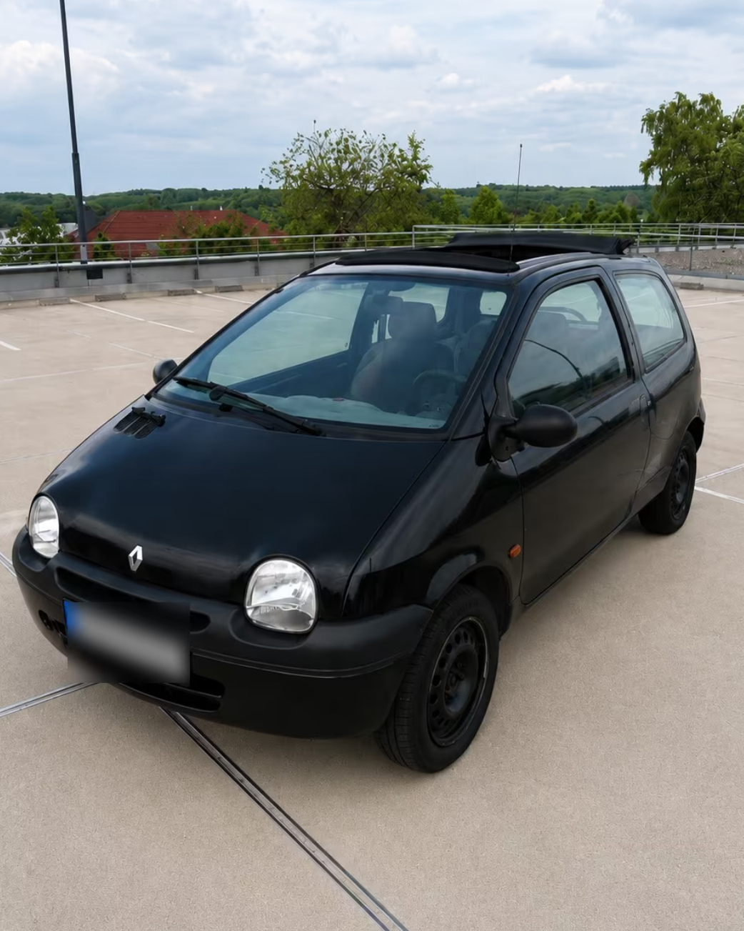 🐜It’s find-it-Friday and we have this adorable Renault for you!
🚗2000 Renault Twingo
⚙️1.2L
🕹️Manual
🛣️187k kms
❄️AC
💨Open Air
💺Cloth dot interior
⛴️ Estimated $7,998 - $8,497 fully landed, customs cleared with a title provided
✅ If you are interested in purchasing or have additional questions contact us at: ☎️ 443-300-8745 📧 OpenAirImports@gmail.com