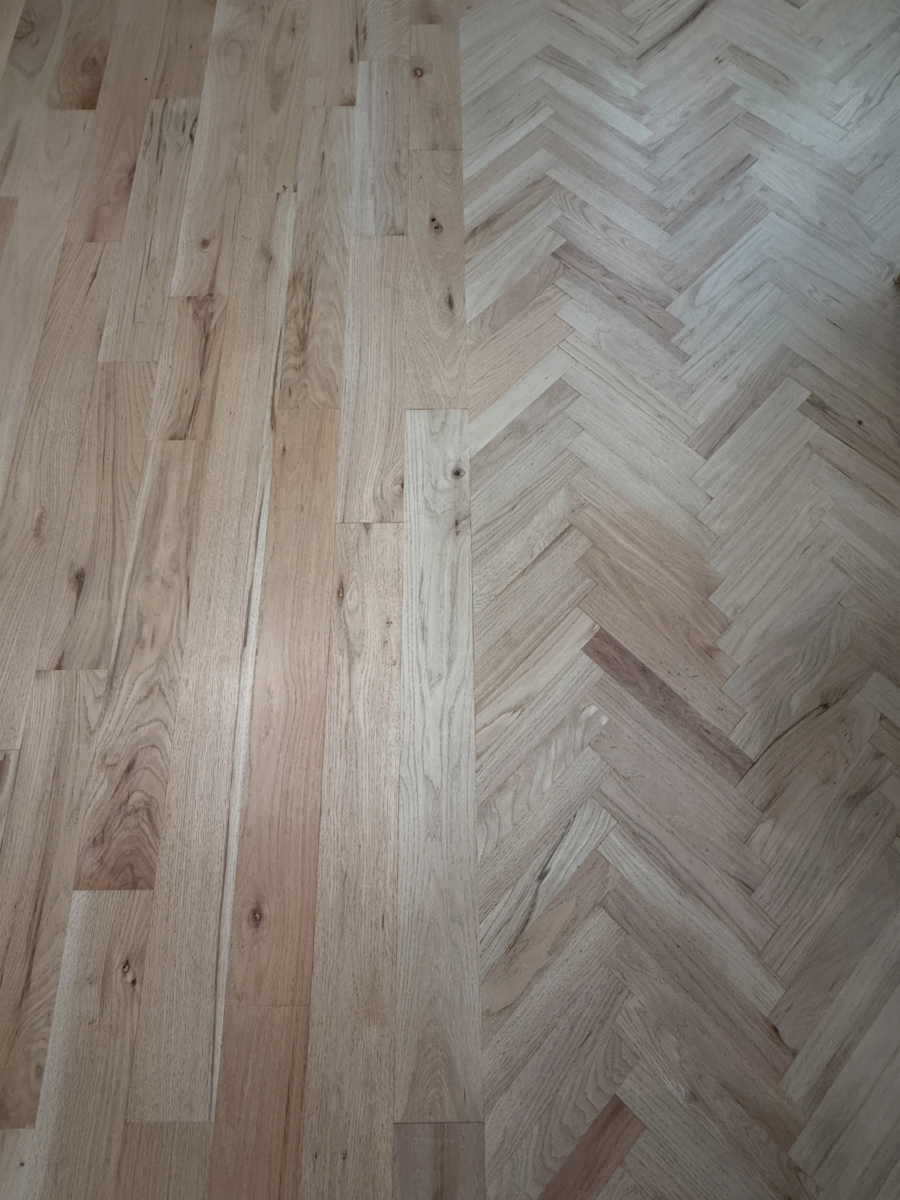 Which flooring style catches your eye? Why not incorporate both!
@craftbuildersconstruction