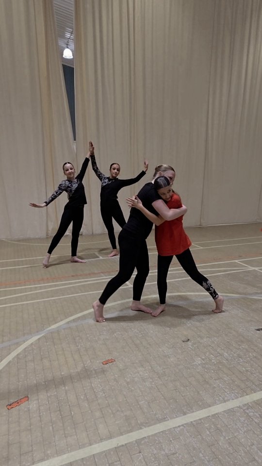 Itโs not just about the routine, itโs about the people beside you ๐ค
Gorgeous work from our Inter Lyrical class working together on this beautiful routine ๐ชฝ
#lisamarieperformingarts #lmpa #lyrical #tuesdaynights #strongertogether