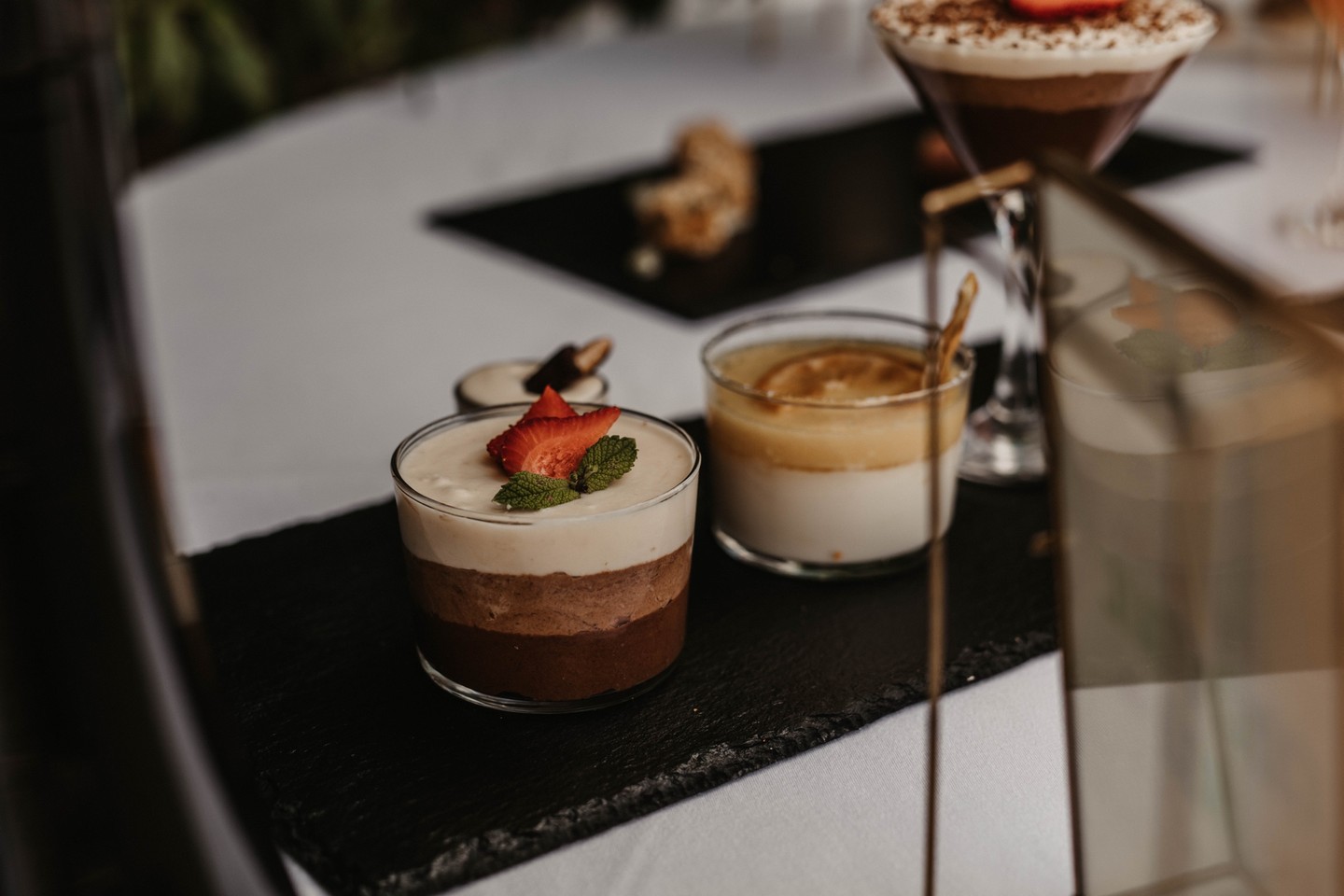 Desserts which look too good to eat 😋
#ibizadesserts #privatechefibiza #dessertsforweddings