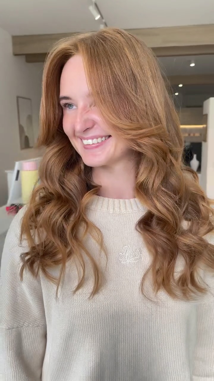 We love everything about this. The colour, the styling and most of all that smile 😍😍
#coorparoosalon #brisbanehair #brisbanesalon