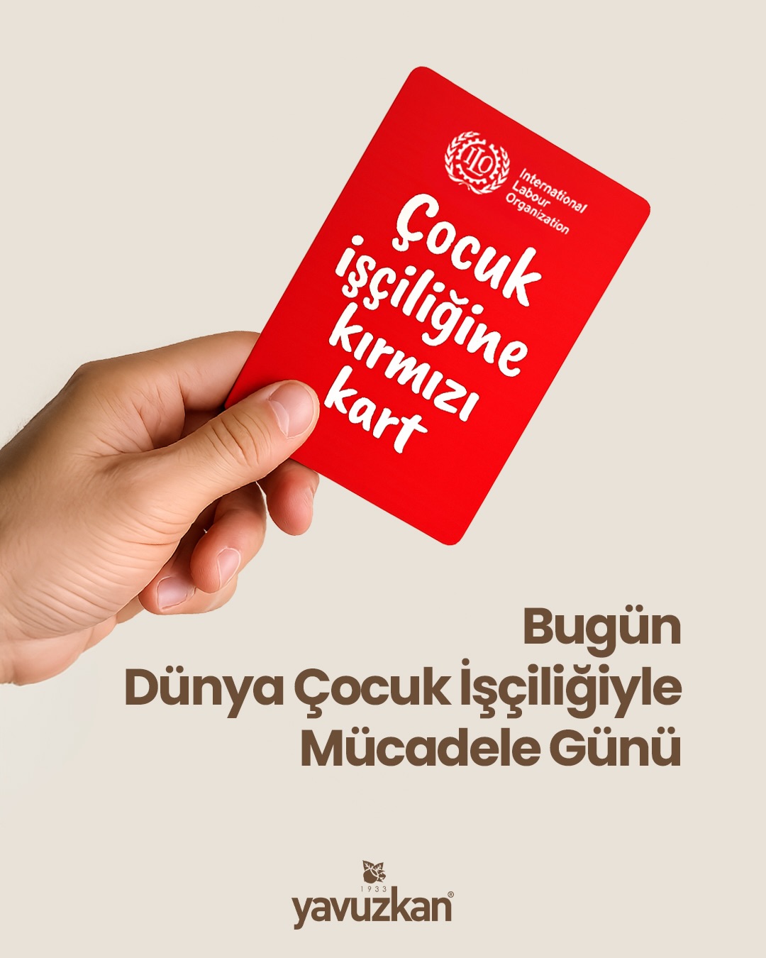 Sorumlu iş davranışı; insan haklarına saygıyı, risklerin önlenmesini ve çocuk haklarının korunmasını gerektirir.
Çocuk işçiliğinin önlenmesi, yalnızca yasal bir yükümlülük değil; sürdürülebilir değer zincirleri ve etkili insan hakları durum tespiti süreçlerinin temel unsurlarından biridir.
Yavuzkan Hazel olarak, insan haklarına saygıyı iş süreçlerimizin ve değer zinciri yaklaşımımızın merkezinde konumlandırıyor; her çocuğun güvenli bir çocukluk, eğitim ve gelişim hakkına sahip olduğuna inanıyoruz.
Bu kapsamda, ILO Türkiye’nin “Çocuk İşçiliğine Kırmızı Kart” kampanyasına destek veriyoruz.
🔴 Çocuk İşçiliğine Kırmızı Kart
#RedCardToChildLabour #WorldDayAgainstChildLabour