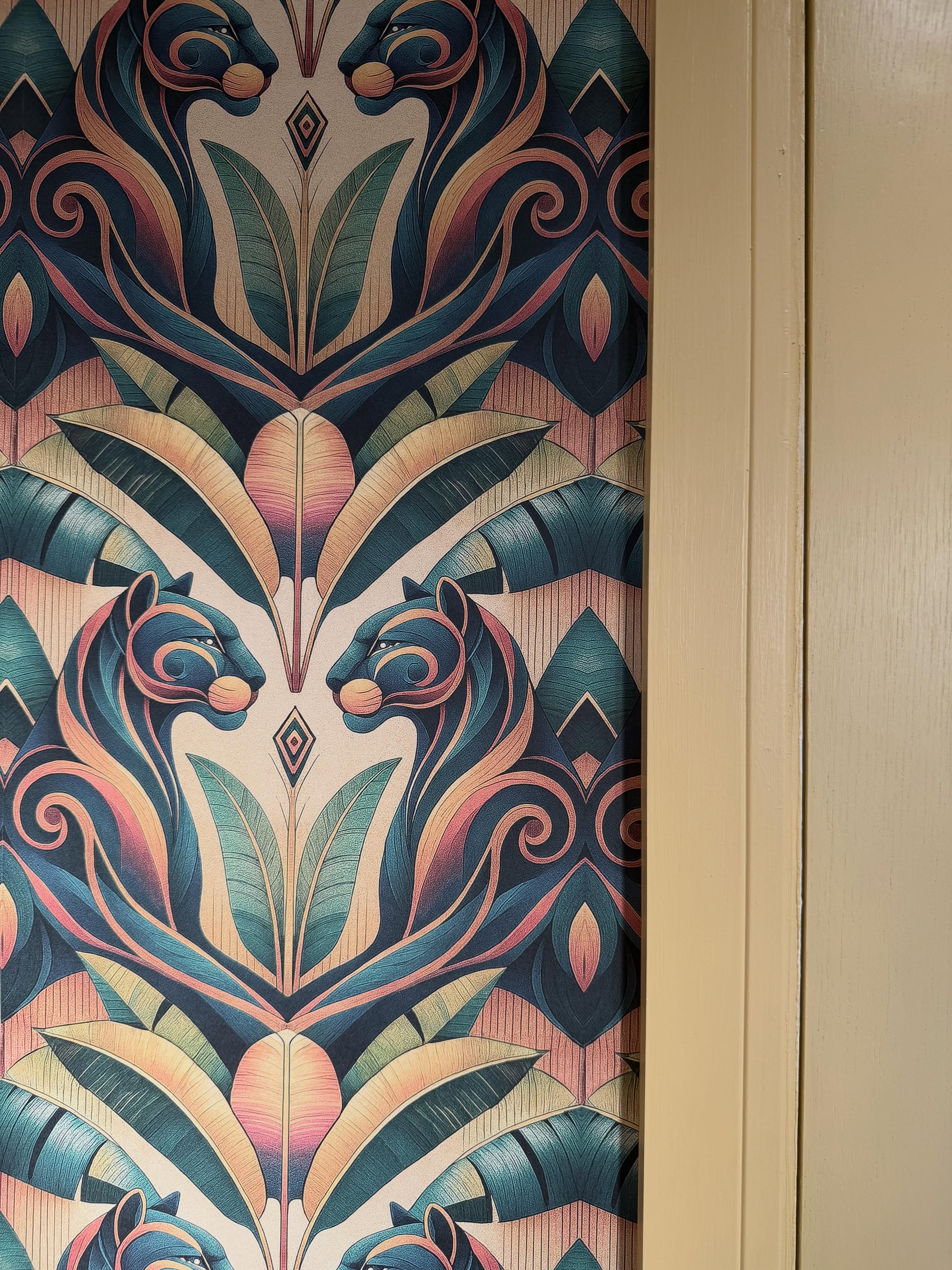 A little design detail that makes all the difference.
The warm neutral background of Jungle Dreams – Sunrise was closely matched to @farrowandball Dorset Cream, the shade I’ve used on the bathroom woodwork and ceiling. By repeating this colour across the whole space it feels connected.
#JungleDreamsWallpaper #ThePrintBug #FarrowAndBall #WallpaperDesign #BritishDesign