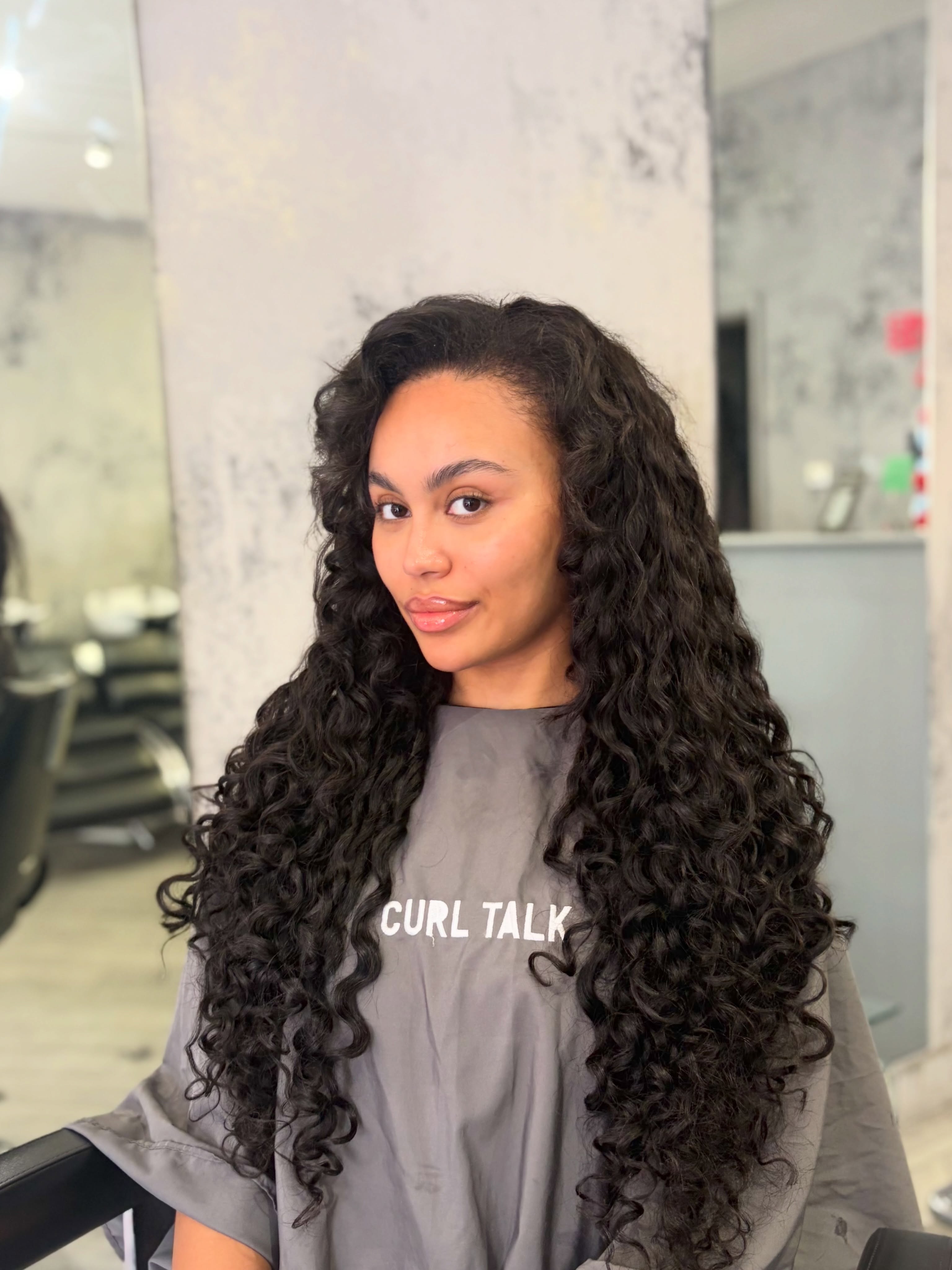 Holiday ready hair 💜 We freshened up @ellathomas_ extensions for more moisture, softness and shape !! x
Hair by shakye x
#curltalk #curlyhairspecialist #london #explore
