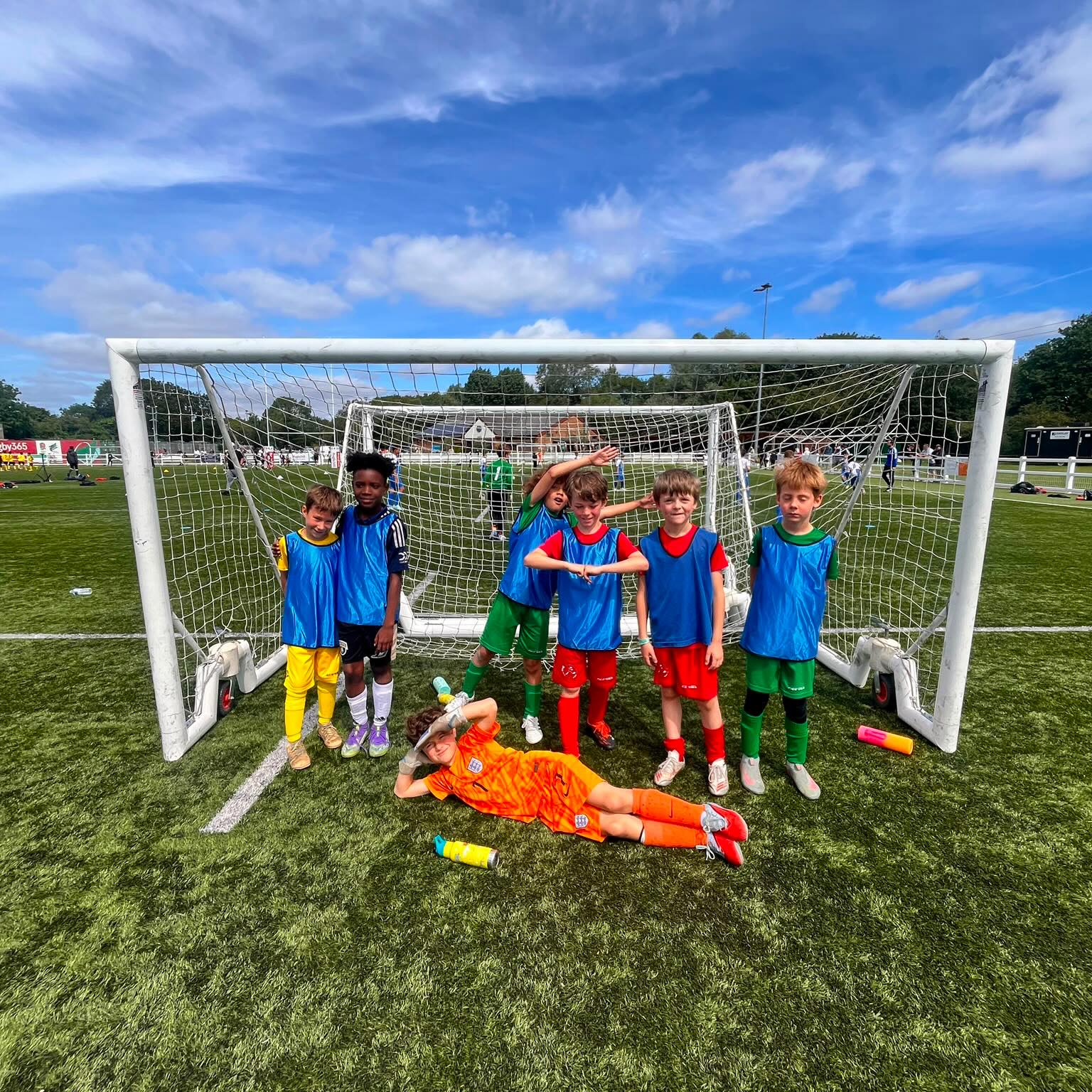 Week 1 of the Saturday Tournament is in the books! 📚⚽
Our U9s left everything on the pitch today against CMFA.
Despite a narrow 3-2 loss, the energy, teamwork, and effort from the squad were absolutely top-tier. We saw some brilliant passing sequences, and the chemistry is building week by week.
A few areas to sharpen up for next Saturday, but a fantastic foundation to build on!
🏆 Player of the Match: Massive shoutout to Luka! An incredible performance between the sticks, including some unbelievable goal-line saves that kept us fighting right until the final whistle. Well done, Luca! 👏🧤
Eyes on next week. We go again! 🔴⚫