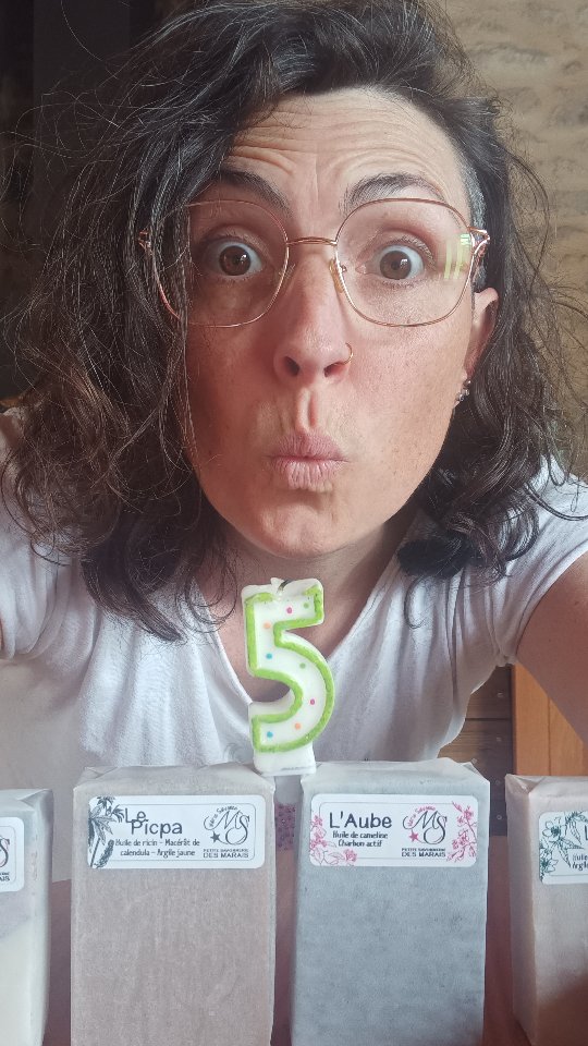 🥳 5 ans 🎉
La savonnerie a 5 ans aujourd'hui.
Pour l'occasion, je t'offre une remise de 15% sur toute commande passée aujourd'hui avec le code promo : 5ANS
Attention, il n'est valable qu'aujourd'hui et jusqu'à 0h00.
Le Bêtisier c'est un cadeau bonus 🤪
#savonnerieartisanale #faitmain #artisanefrançaise