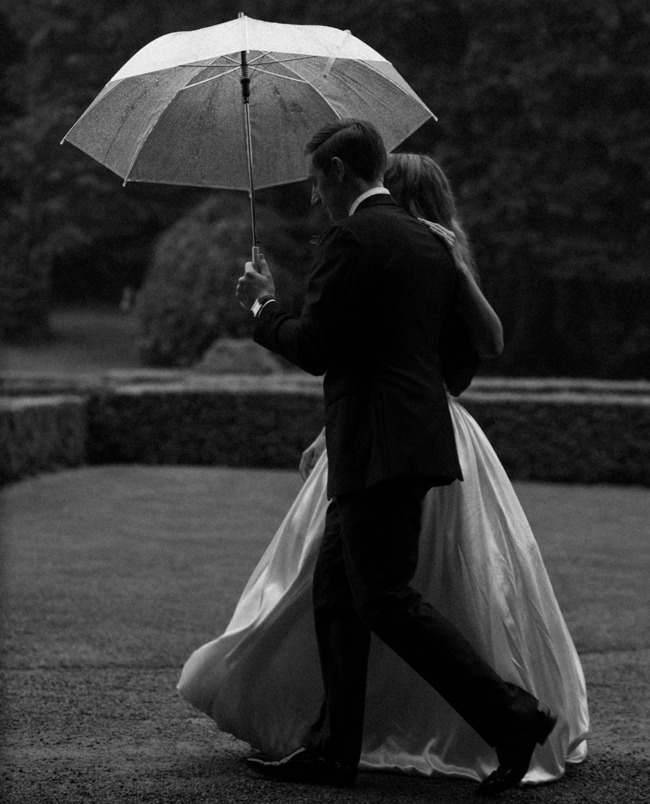 A black-and-white love story captured by the incredibly talented @cecelintornberg. Proof that you donât need golden hour to create magic. đ€â
â
Planning, design & florals: @avenieventsâ
Photographer: @cecelinatornbergâ
.â
.â
.â
.â
.â
.â
.â
#bröllop #weddingphotography #bröllopskoordinator #bröllopsplanering #weddingplanner #weddingplannersweden #weddingplannerstockholm #destinationwedding #grandhotel #eventstockholm #floriststockholmâ #luxuryweddingplannereurope #weddingplannereurope #europeweddingplanner #eventplannersweden #eventplannereurope #bastadweddings #bĂ„stadbröllop