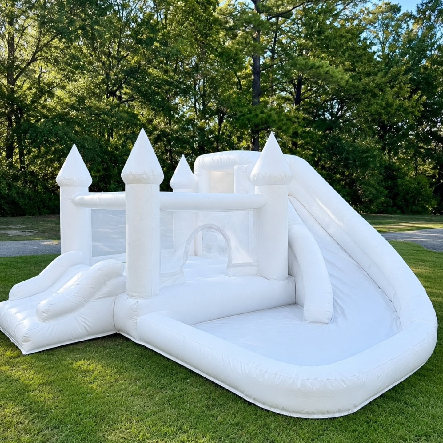 New Rental. Available Now.
🤍 Mini double slide