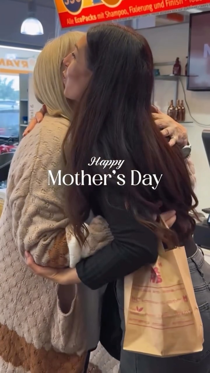🌸 Schéine Mammendag 🌸
Aujourd’hui, nous rendons hommage à toutes les mamans qui embellissent nos vies par leur amour, leur force et leur tendresse.
Parce que vous méritez d’être célébrées chaque jour, nous vous souhaitons une journée remplie de bonheur, de sourires et de précieux moments en famille. ✨
Les équipes de nos 9 salons de coiffure se joignent à cette belle occasion pour vous adresser leurs vœux les plus chaleureux et vous remercier pour votre confiance et votre fidélité.
Profitez pleinement de cette journée qui vous est dédiée. 💐
Bonne Fête des Mères !
#luxembourg #schéinemammendag #fetedesmères #coiffure