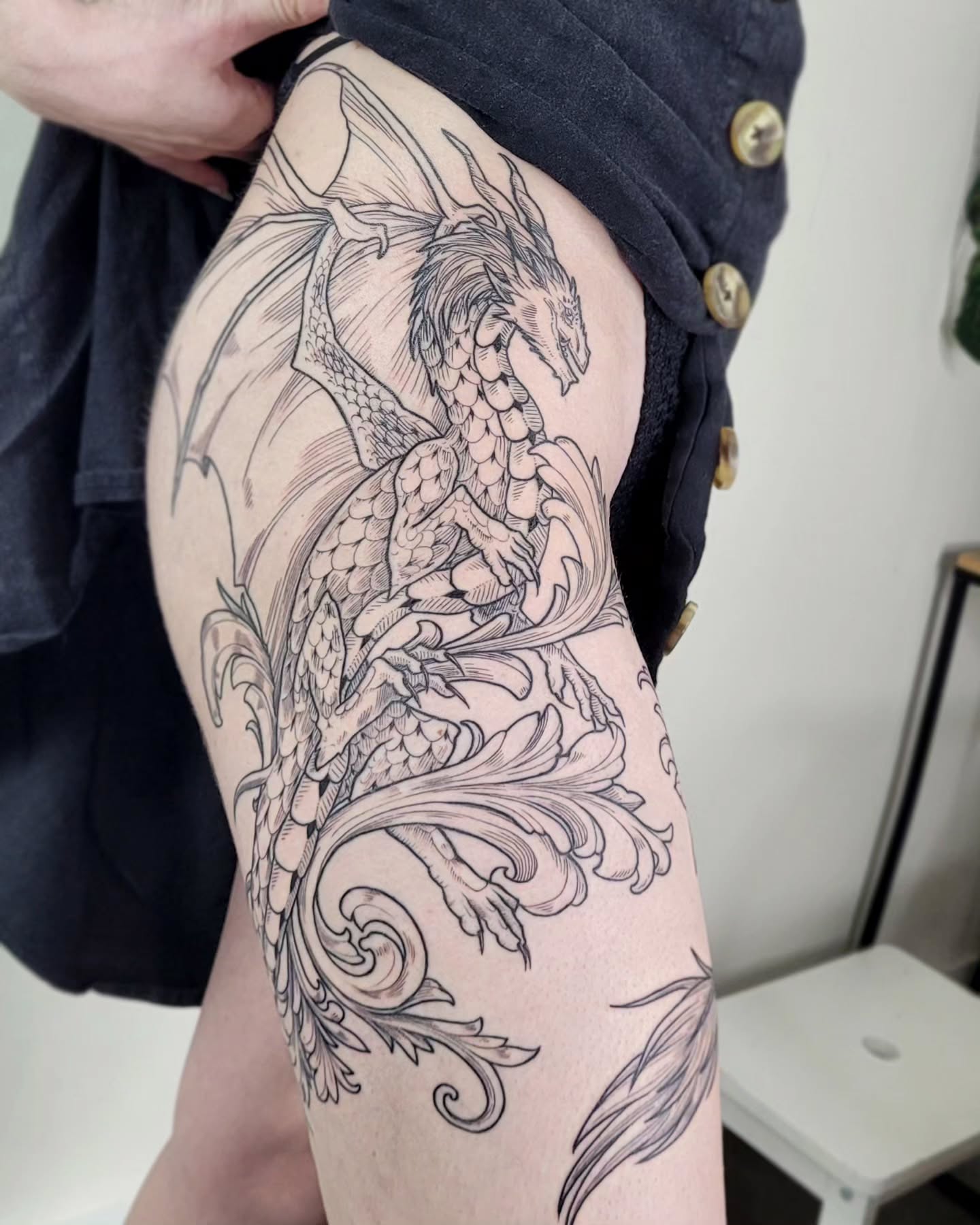 Majestic illustrative dragon wrapping all around the thigh? Yes, please!! This was all kinds of fun and just the right amount of challenging.
Thank you!!
#dragontattoo #tattoo #abbotsford #fraservalleytattooartist #comoxvalley