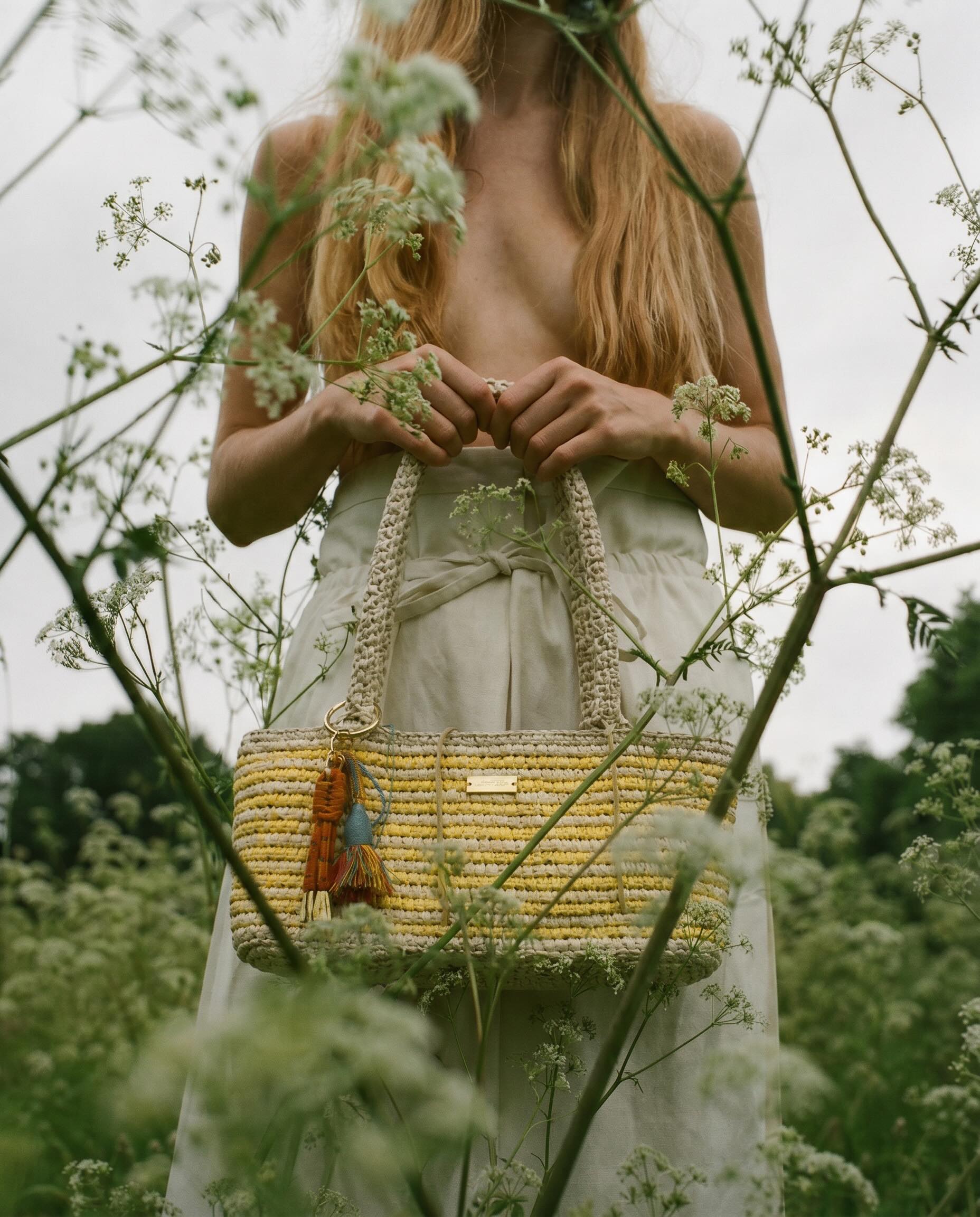 Chaque détail compte.
Ce sac est le fruit d’un véritable travail artisanal de patience et de passion.
BILBAO Yellow- cream
SS 26 by Lia JOY.
#sacfaitmain #artisanatlocal #crochetaddict #saceté #pieceunique slowfashion modeéthique createur
lia JOY