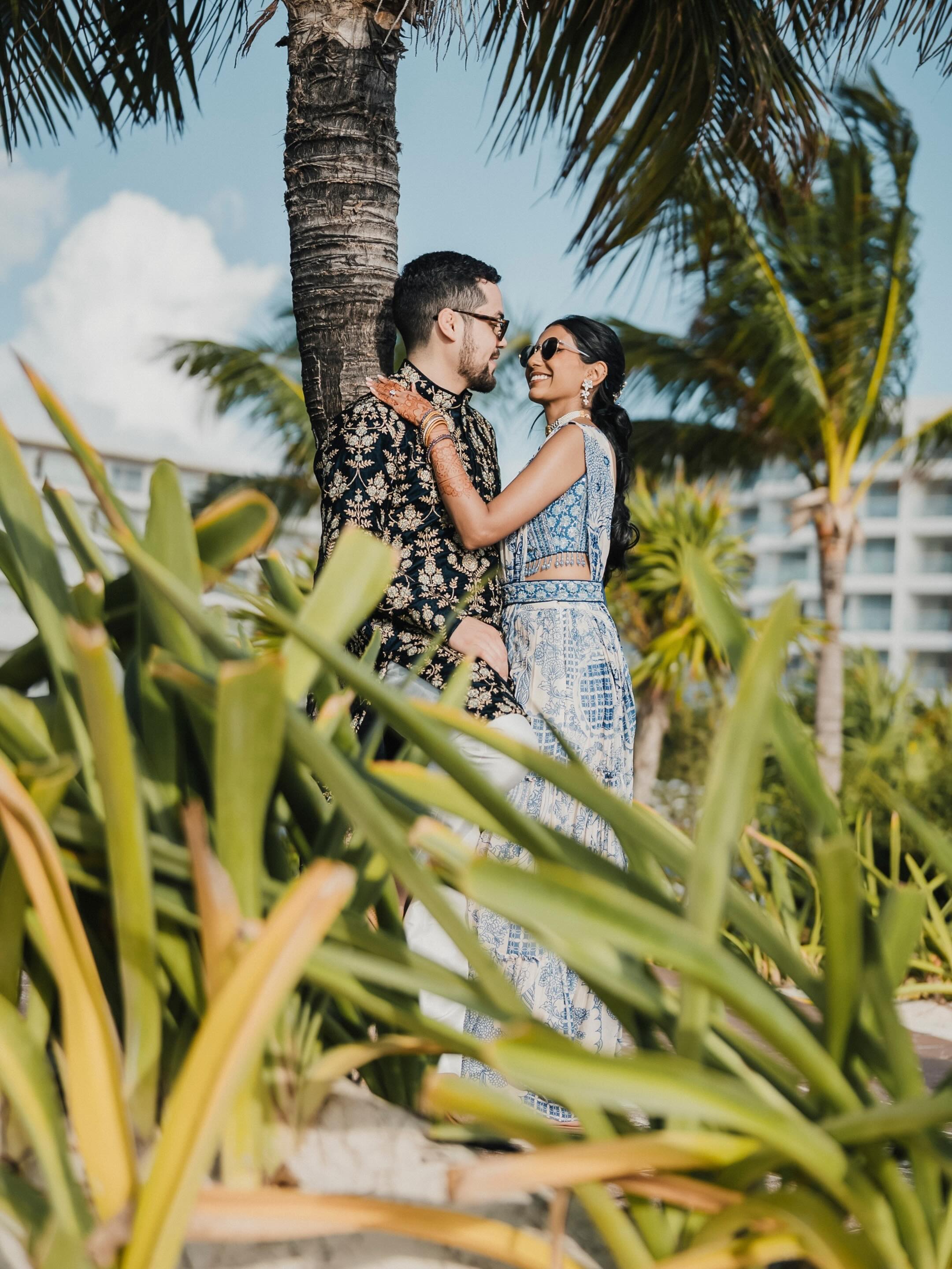 H&D | The look of love 🌴✨
Coastal greens, open skies, and slower moments before the Haldi celebration begins.
Photo & Video: @ruiz.films
Travel: @Luxeweddings
Venue & Coordination: @royaltonsplashrivieracancun @royaltonweddings
HMU: @alexcorbanezi
Mehndi: @lotomehndi
Floral: @ftulipania @bifloralsilkflowers
Decor: @zunigadecocancun
AV / Entertainment / Baraat: @MillsJames_weddings
#RuizFilms #LuxuryIndianWedding #haldiceremony #southasianwedding #destinationwedding