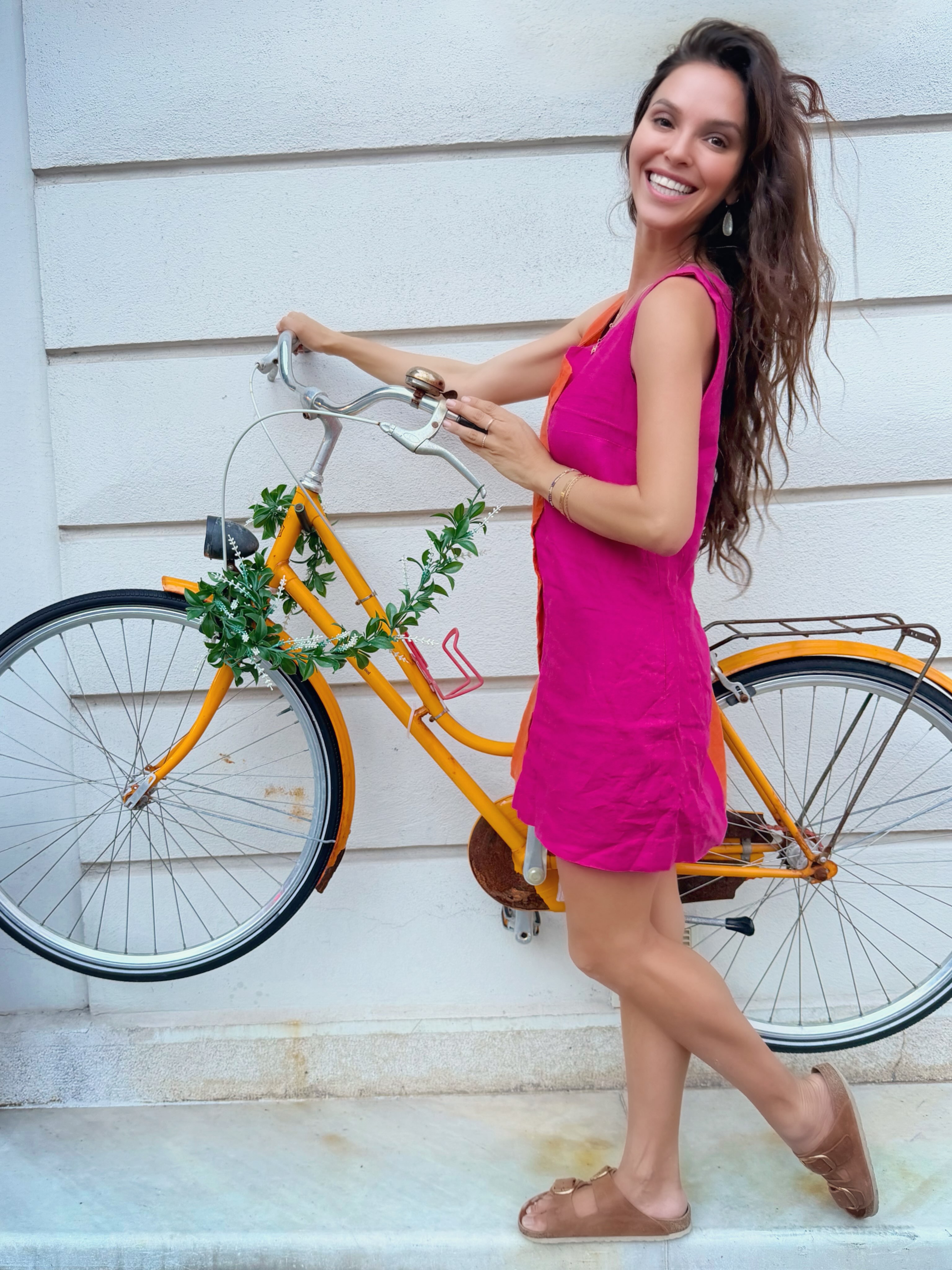 Tootling about the cutest coastal town. 🧡 Summertime is for beach days and beach cruisers.