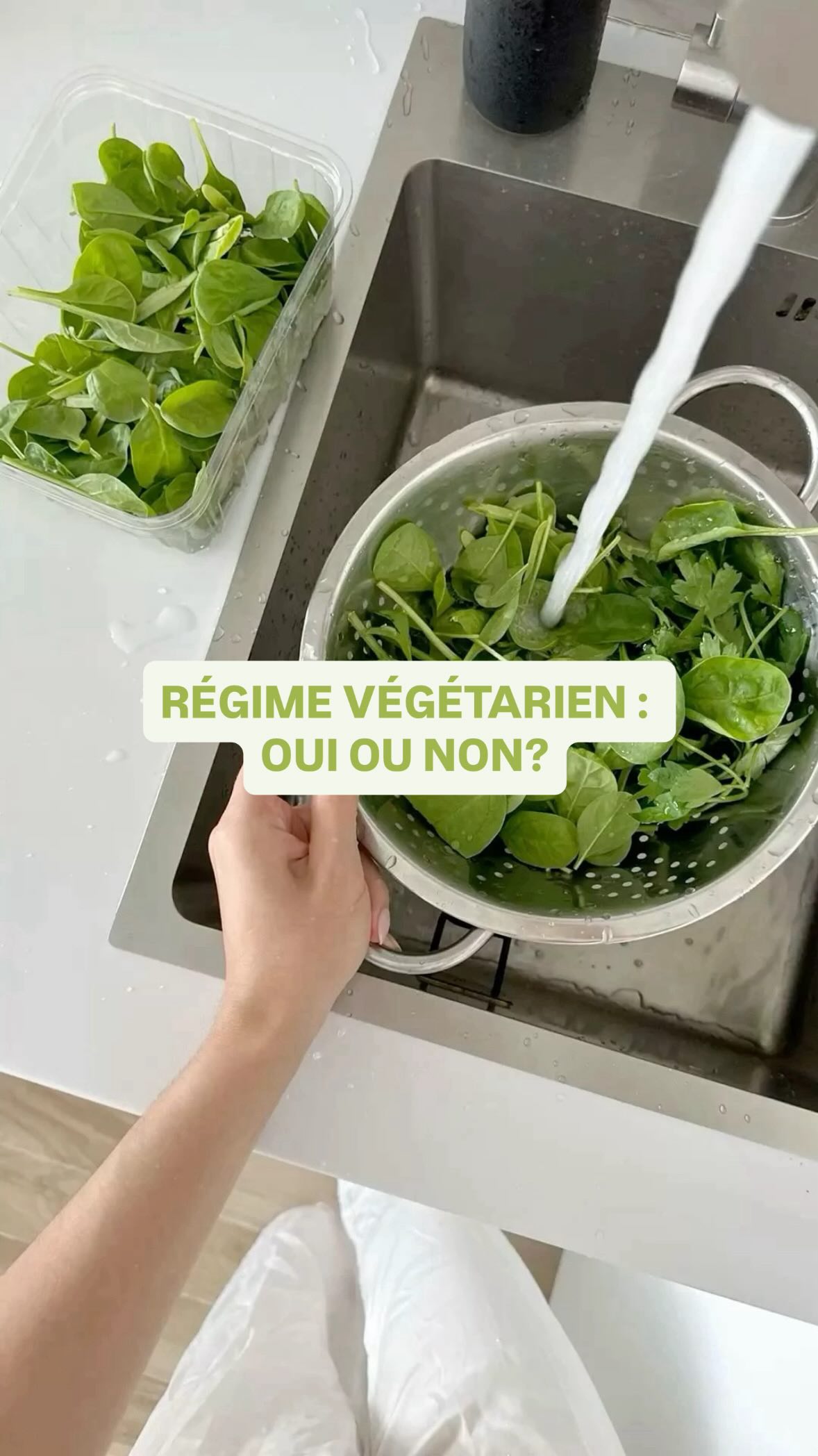 « Mon ventre ballonné me pourris la vie ! »
🌿Lauren était végétarienne pour des raisons éthiques, mais ne digérait pas ce qu’elle mangeait. Ses prises de sang montraient de l’inflammation, des carences en vitamines et minéraux ainsi qu’une dysbiose.
Après deux ans de souffrance, elle a diversifié son alimentation. Son ventre est redevenu plat, sa peau plus belle, ses analyses se sont améliorées et son moral est revenu au TOP ✨
💡 Pour être en bonne santé, il faut avant tout bien digérer ce que l’on mange.
De nombreuses personnes végétariennes me consultent pour des ballonnements, des crampes ou des troubles du transit.
🥩 Les protéines animales sont complètes en acides aminés et généralement bien tolérées.
🌱 Les végétaux apportent fibres, vitamines, minéraux et polyphénols, mais certains composés (lectines, oxalates, phytates ou FODMAPs) peuvent être mal tolérés chez certaines personnes sensibles.
❤️ Le plus important est de connaître son corps, ses sensibilités et d’adapter son alimentation en conséquence.
🥣 Trempage
🌱 Germination
🍲 Cuisson
Ces méthodes permettent souvent de rendre les végétaux plus digestes.
Comme promis, voici les références de viande plus éthique:
🥩@feroce.food en France
🥩@couvert.be en Belgique
🥩@hex_angus en Belgique
💬 Pensez-vous que votre alimentation est adaptée à vos besoins aujourd’hui ? Dites-le-moi en commentaire.
#vegetarien #digestion #dysbiose #carnivore #alimentationsaine