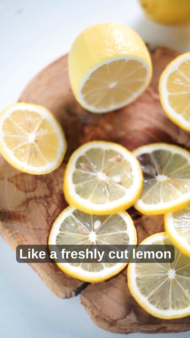 Güneşin ilk ışıkları, taze kesilmiş limonun ferahlığı ve yeni başlayan bir gün…
Fresh Lemon ile evinizi canlı, parlak ve enerjik bir kokuyla buluşturun.
.
.
The first rays of sunshine, the freshness of a freshly cut lemon, and the promise of a new day...
Bring a bright, vibrant, and uplifting atmosphere into your home with Fresh Lemon.
#candlelabtr #evkokusu #mumkokusu #limonkokusu #limonesansı #evdekeyif #candlelab