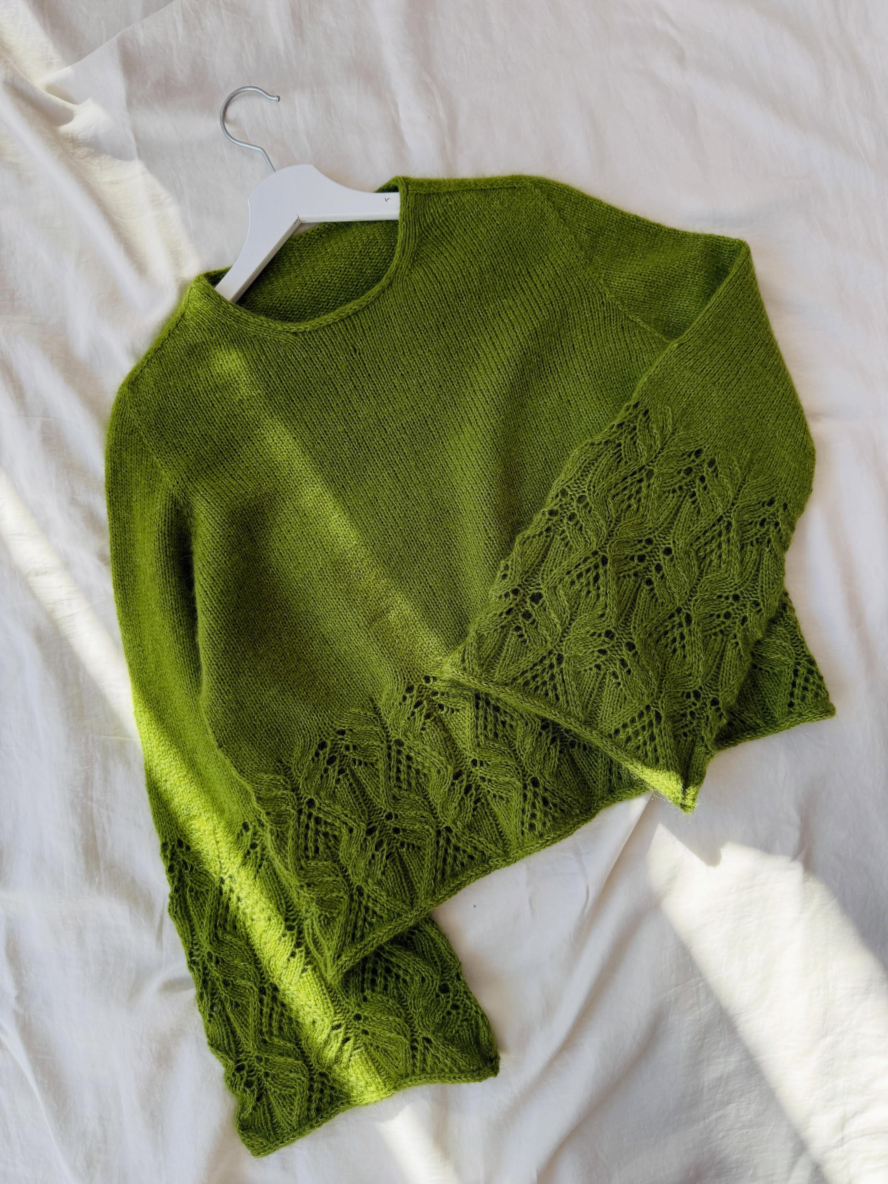 A friendly reminder to myself to knit more green lace sweaters with dramatic sleeves 🥰 So much fun to work on and even more fun to wear it 🔥
.
.
.
Pattern by me - #electrinesweater - and available now in German, English, French, Danish, Polish and Spanish on my website and Ravelry, still 25 % off party 🥳
.
Yarn: Como and Premia in the shade Kiwi by @lamanayarns
.
Advertising
.
#knitting #knit #knittersgonnaknit #knitknitknit