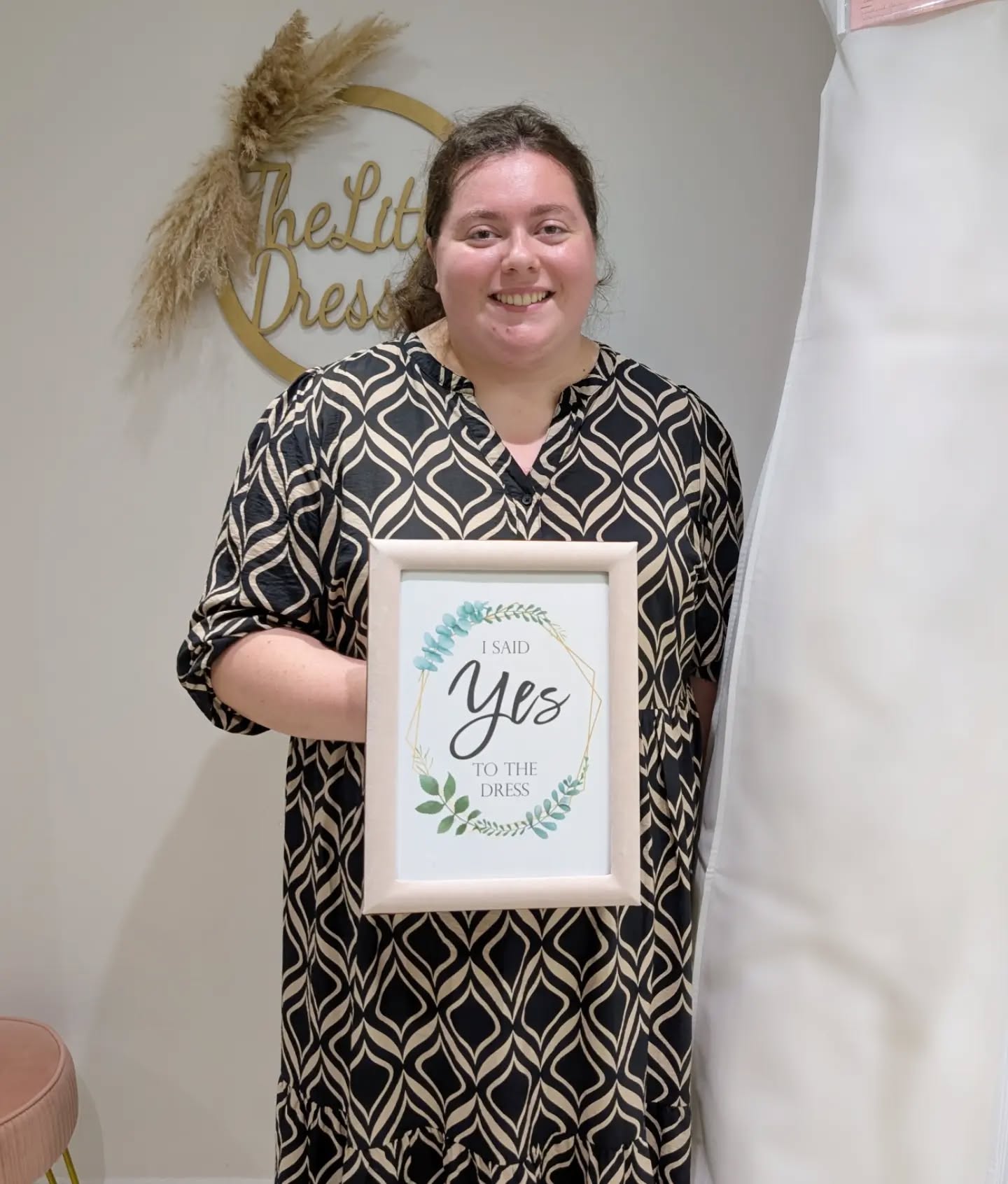 So lovely to welcome Laura back to the studio today to say "yes" to her beautiful dress! 😍✨ Congratulations! 🥂