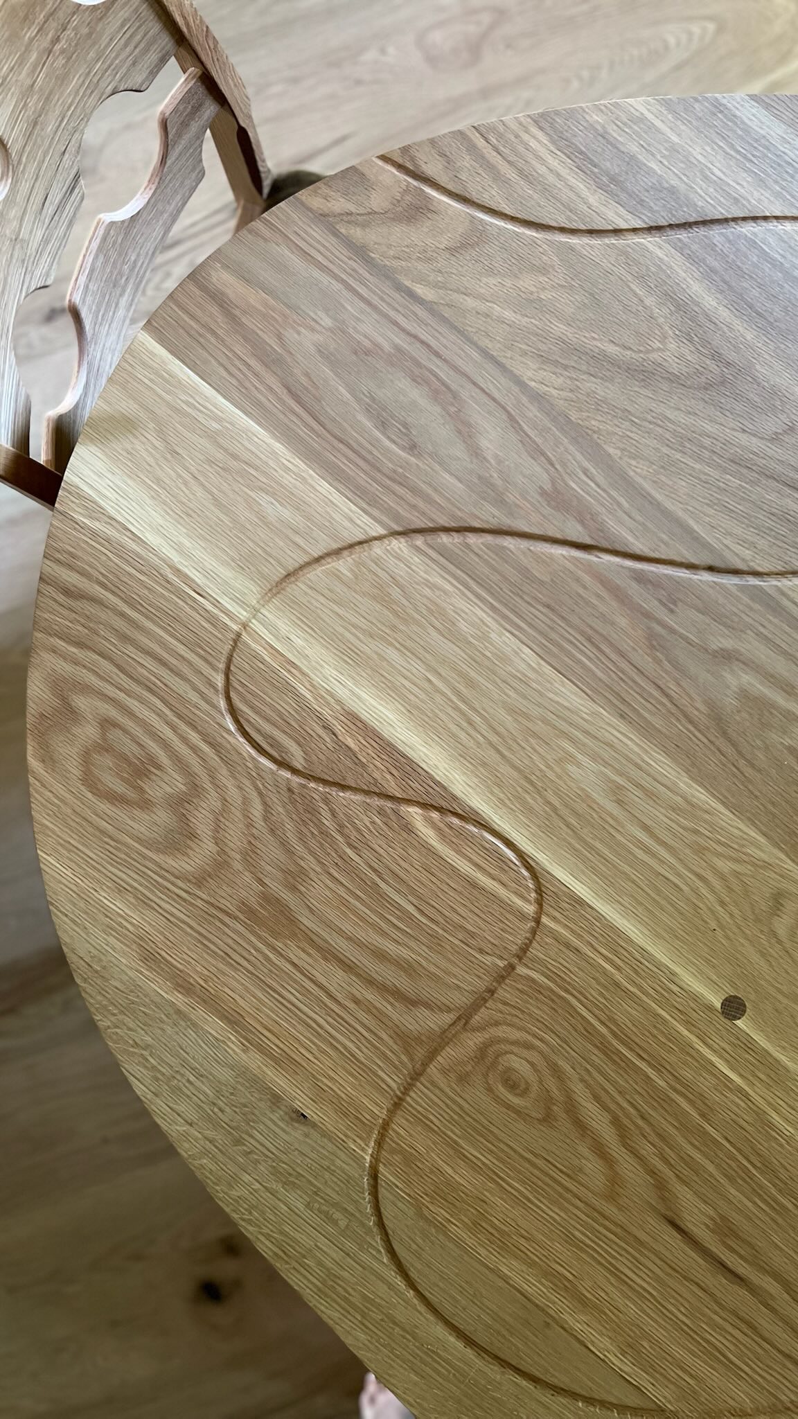 One of my favorite parts of designing my own home, and this GORGEOUS table, was getting to weave in deeply personal details throughout the space.
For my dining table, I collaborated with @austenmorrisfurniture to create a live-edge white oak piece inspired by the aerial views of the Okavango Delta in Botswana 🌍. It was truly a once-in-a-lifetime trip, and now I get a daily reminder of that magic ✨ every time I walk by this table.
The etched detail makes it feel even more meaningful and completely one of a kind.
#DiningRoomDesign
#InteriorDesignBTS
#HomeDecor
#InteriorDesign
#DMVDesigner