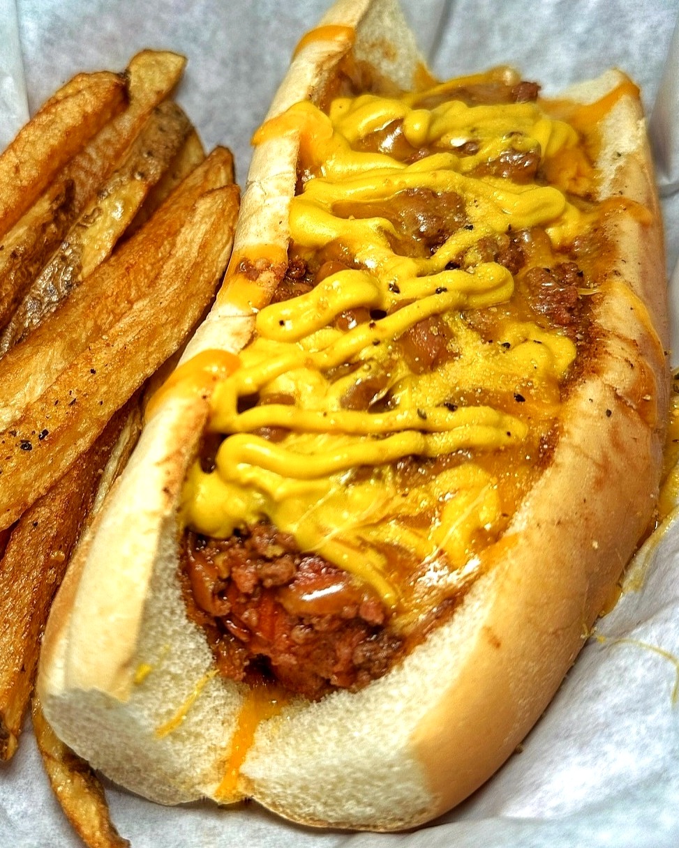 Meet the 1 1/4 Jumbo Chili Dog. Big, bold, and loaded just the way San Antonio likes it. Perfect for lunch or a late bite now that we’re open later. Order online, call ahead, or grab curbside pickup.
You can also find us on Uber Eats and DoorDash. Tag someone who needs this chili dog tonight.
#SanAntonioEats #EastsideSanAntonio #ComfortFoodSA