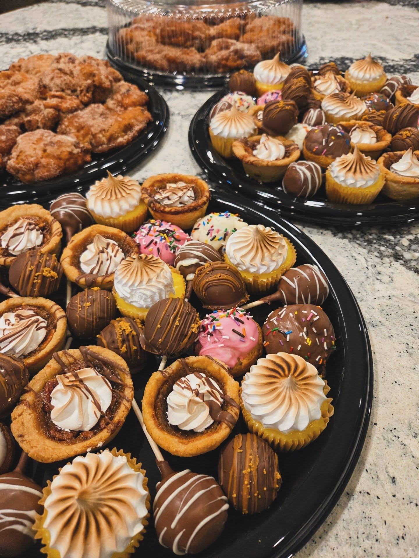 A custom created dessert assortment for a celebration of life. What better way to remember someone, than with their favorite sweets to share. 🤍
This spread was;
Lemon meringue cheesecakes
Butter Tarts
Banana split creme puffs
Peanut butter balls
Cookie dough pops
& Apple fritters
It is always an absolute pleasure sending sweets out my door. But when I get to create and send a special spread like this out, it reminds me why I love what I do.
Happy rainy Sunday.
I hope everyone's taking the time to take it down a gear today ♥️