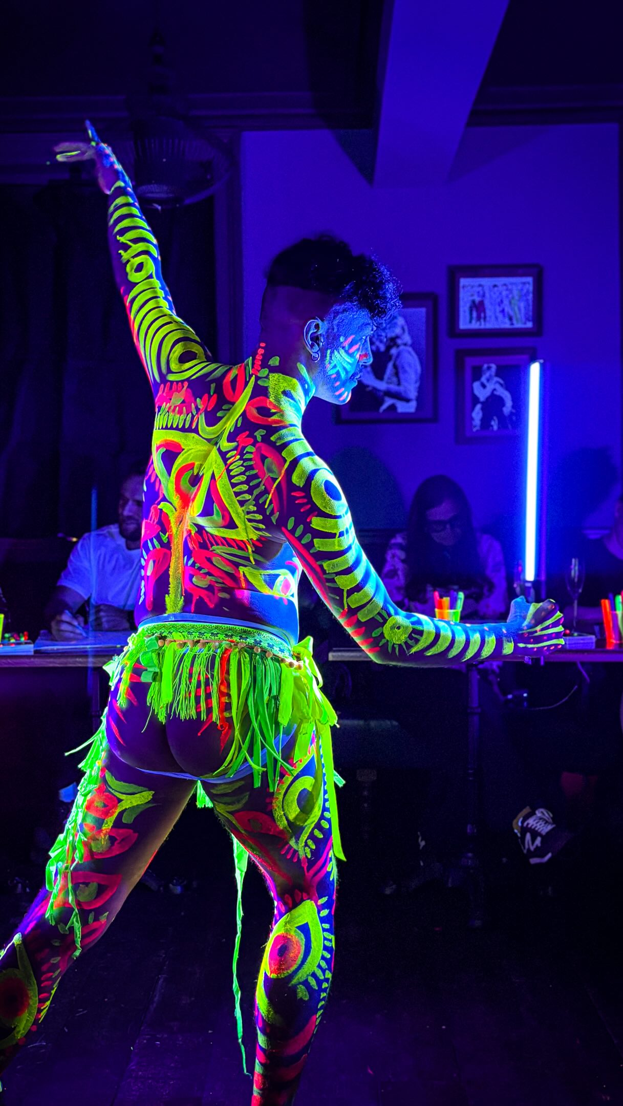 ⚡ TRINITY ARMS RECAP ⚡
Our monthly @thetrinityarms session was an absolute belter! Huge thanks to the phenomenal @seb_angelique for lighting up the room with stunning UV body art and unforgettable poses. 🎨✨
If you missed it, don’t worry—we’re back every month with a fresh line-up of incredible models and glowing creativity.
Book your next class at www.neonnaked.com
#NeonNaked #LifeDrawing #TrinityArms #UVArt #BodyPainting LondonEvents FigureDrawing CreativeLondon ArtClass GlowUp