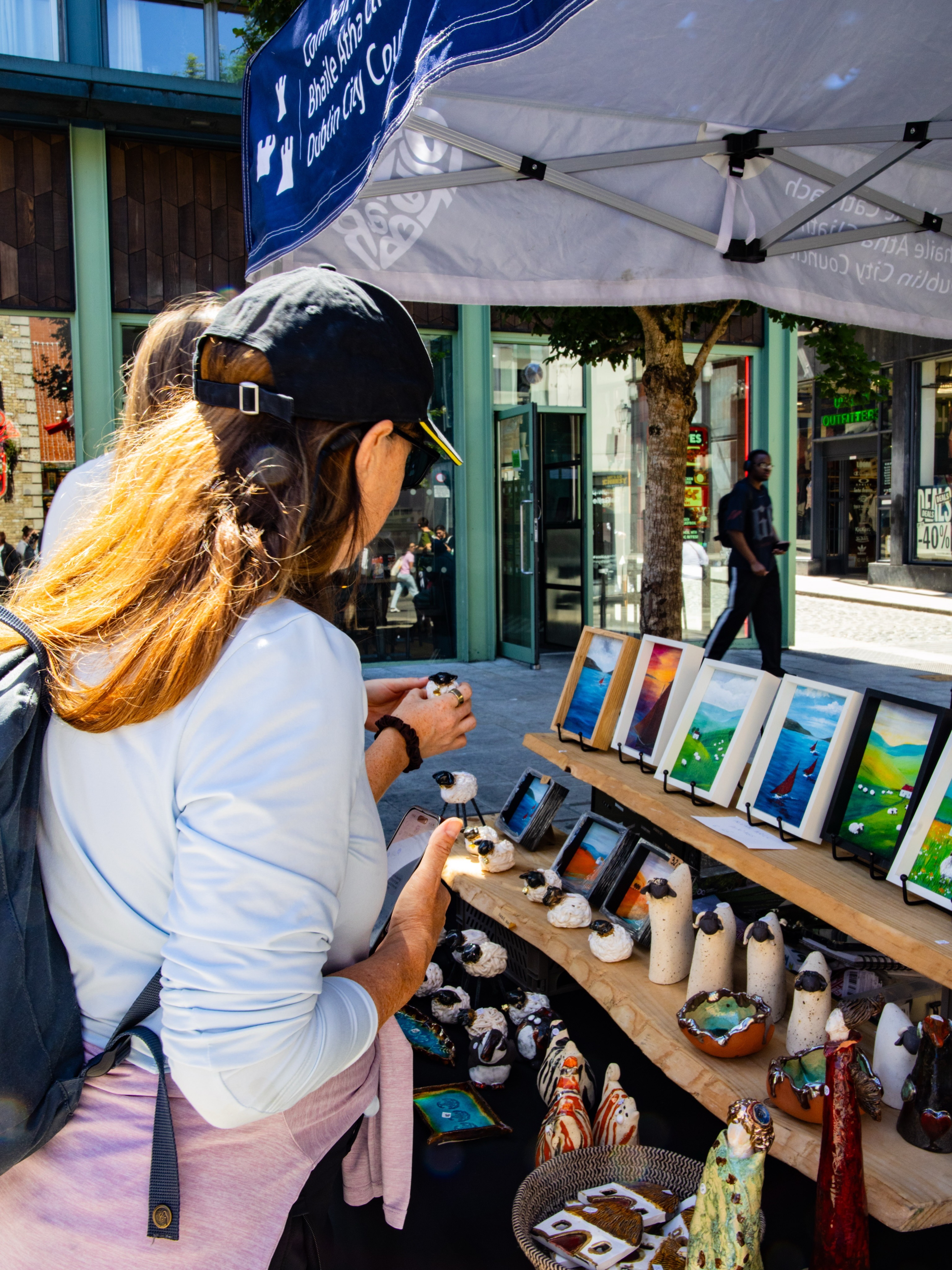 Recent scenes from Temple Bar 💚📸
Sun shining, markets vibing, Pride next week and so much more coming this summer... Soon 👀
#wearetemplebar #templebarmarkets #templebar #dublin #lovetemplebar
