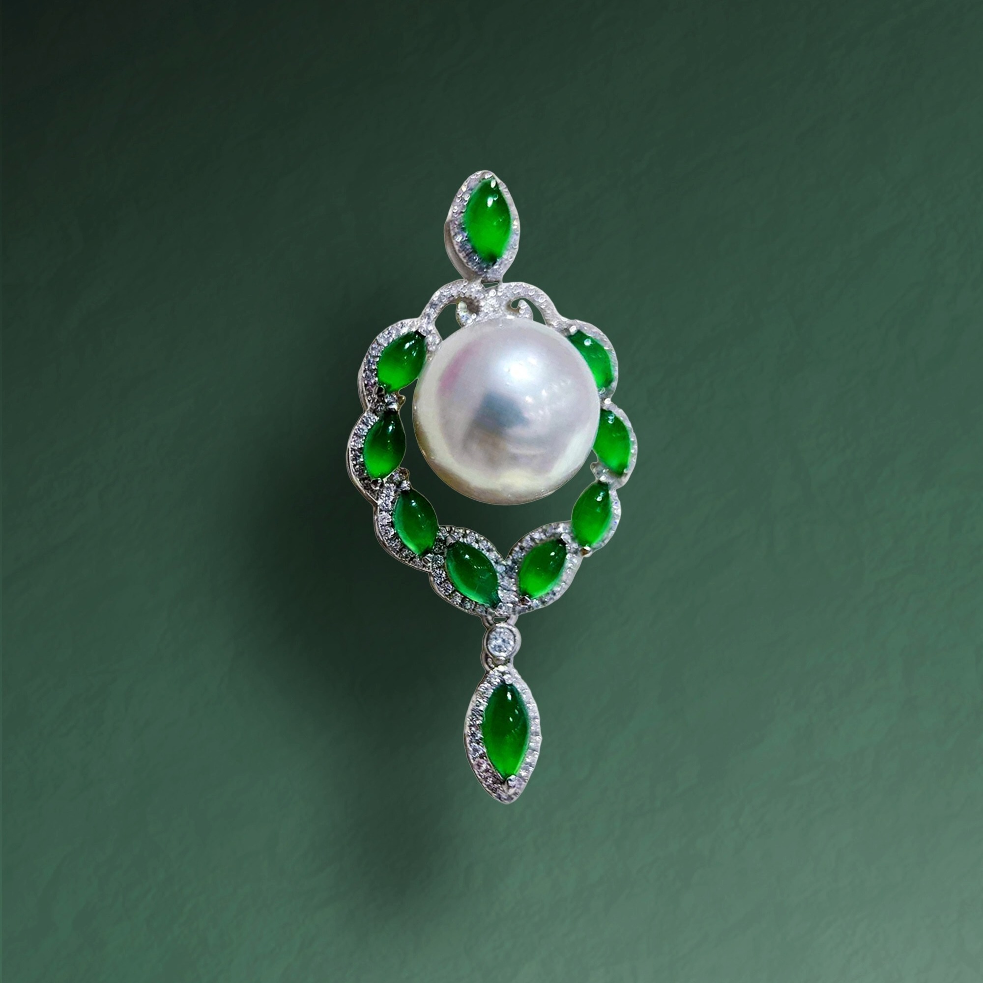 Moonlit Jade Halo — South Sea Pearl & Jadeite Pendant
Where luminous pearl meets the timeless beauty of jade.
At the heart of this elegant pendant rests a radiant 13–14 mm South Sea pearl, displaying exceptional aurora luster and soft inner glow. Encircling the pearl is a graceful halo of vivid green jadeite marquise leaves, framed by sparkling diamonds that add brilliance without overwhelming its serenity.
Inspired by the harmony of nature and refined craftsmanship, the design evokes a wreath of jade leaves illuminated by moonlight — a celebration of balance, beauty, and enduring elegance.
A jewel that speaks quietly, yet leaves a lasting impression.
✨ 13–14 mm South Sea Pearl
✨ Natural Jadeite
✨ Natural Diamonds
✨ 18K White Gold
✨ Designed & Crafted in Japan
#Jadora #SouthSeaPearl #JadeiteJewelry #PearlPendant #LuxuryJewelry #FineJewelry #PearlCollector #ThePearlVogue