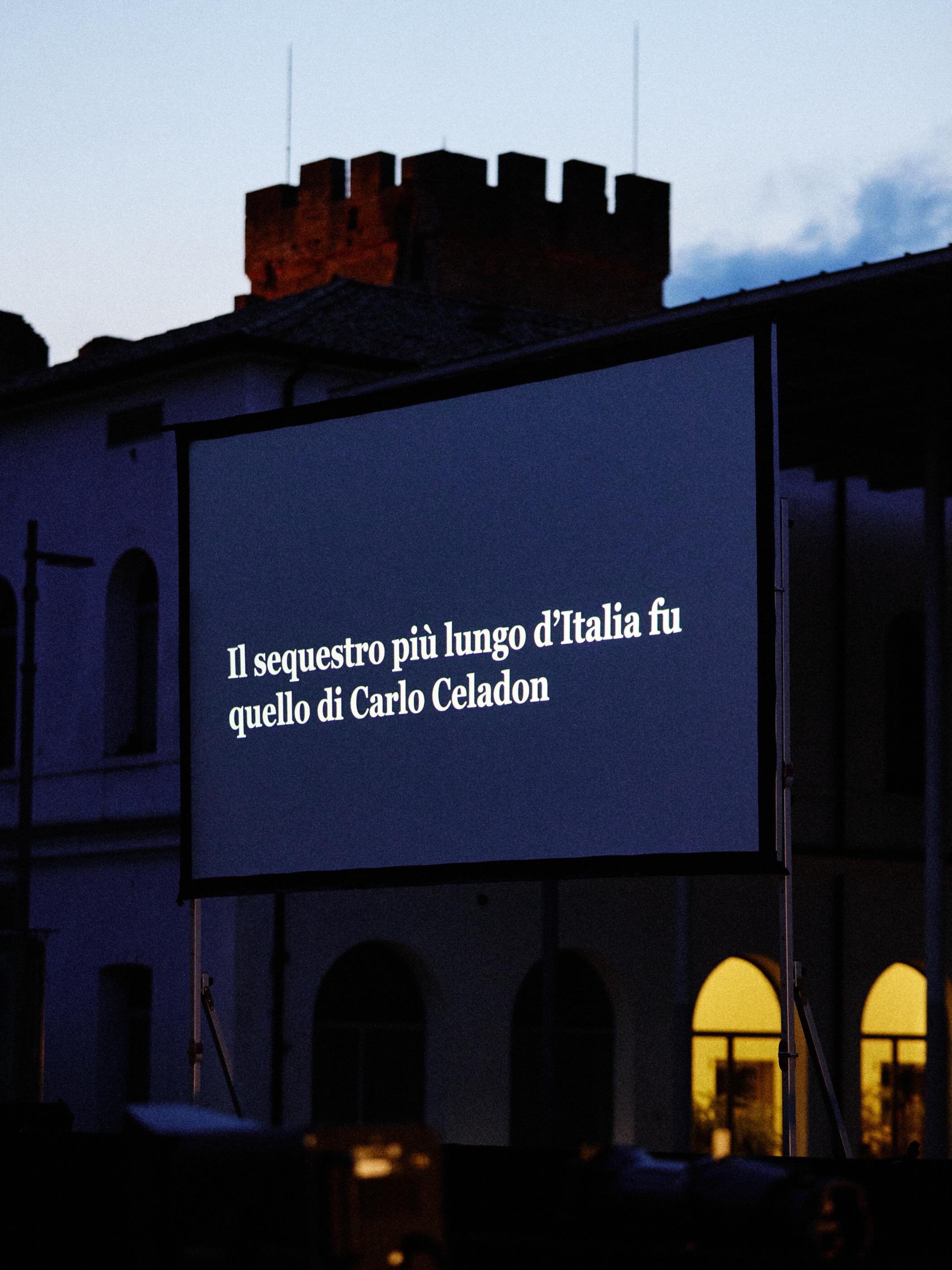 15/06/26
Ad @antichemurateatrofestival per la terza serata in scena IL SEQUESTRO_GLI 831 GIORNI DI CARLO CELADON
drammaturgia @marco.gk.gnaccolini
con @giacomo__rossetto
regia @tringalide #annatringali
produzione #teatrobresci
Grazie a tutti
Il festival continua fino al 14 luglio!
Vi aspettiamo