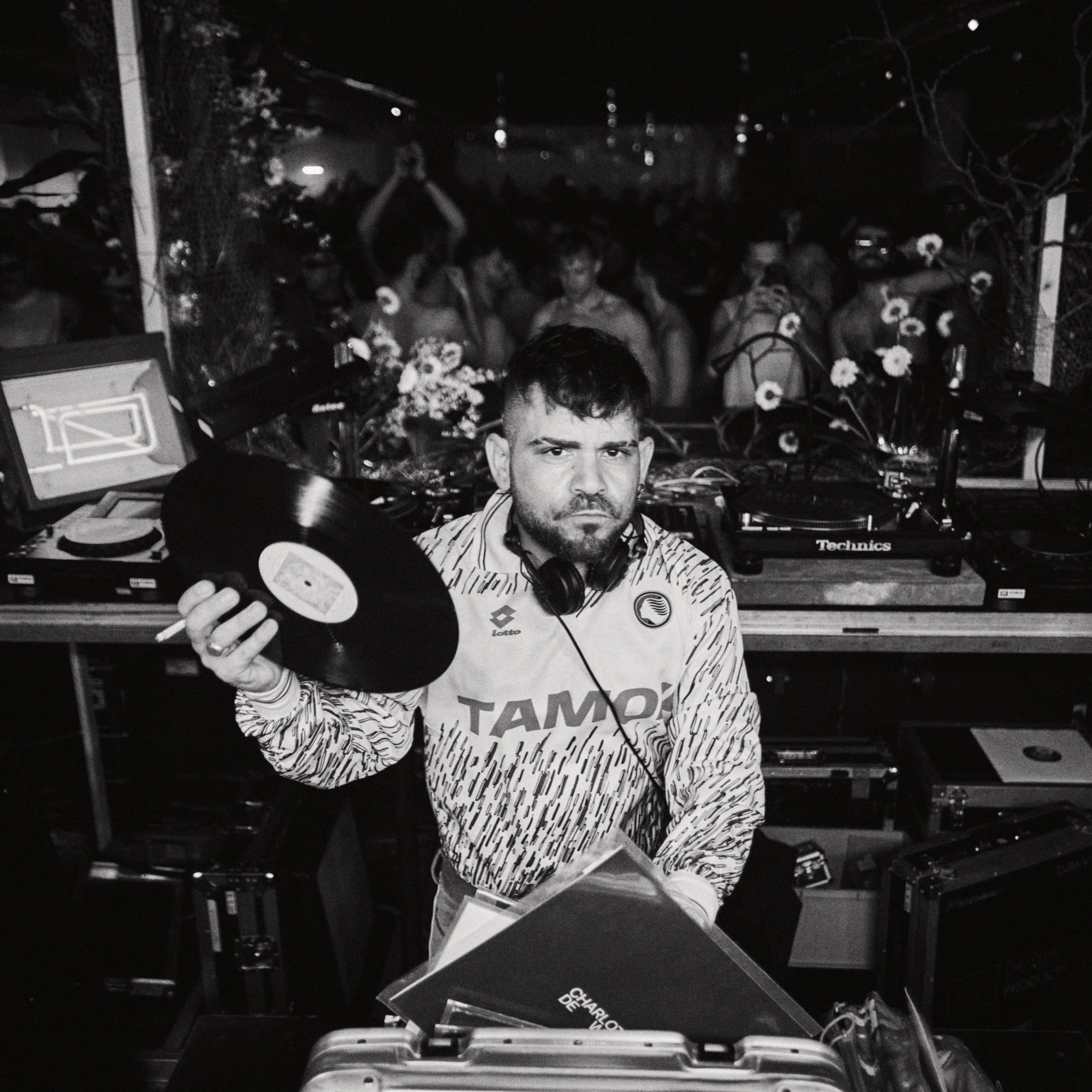 Another @komikswarehouse is already knocking on the door and I can't wait for the summer atmosphere, see you on the dancefloor this Saturday?
In the meantime, here's a throwback to the last rave at Chuchle, where I shared decks with @vanko_molecul and really enjoyed our b2b set. Let's do it again soon? 😎