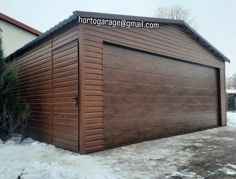 Wir stellen Ihnen unsere Garage vor.
📏Abmessungen:
6 m breit
6 m lang.
3,3 m Höhe am First
Farbgestaltung
* Wände: Nussbaum
* Tor: dunkler Nussbaum
🚪🔩 Konstruktion
* Solide Stahlkonstruktion
* Wände aus Trapezblech mit einer Beschichtung in Holzoptik
* Satteldach
* Großes Tor
✅ Vorteile
* Ästhetisches Erscheinungsbild in Holzoptik
* Langlebige und witterungsbeständige Konstruktion
* Großer Nutzraum
* Breites Tor für einfachen Zugang
🚗🎿🧰Einsatzmöglichkeiten
* Autogarage
* Werkstatt
* Lagerraum
* Hauswirtschaftsraum
* Abstellraum für Fahrräder, Motorräder und Gartengeräte
💻📲👨💻 eine ähnliche Garage oder andere Details wünschen, mailen Sie hortogarage@gmail.com, gehen Sie auf den Link in der Bio oder rufen Sie an
📞 +49 177 4242452
📞 +49 152 246 74 361