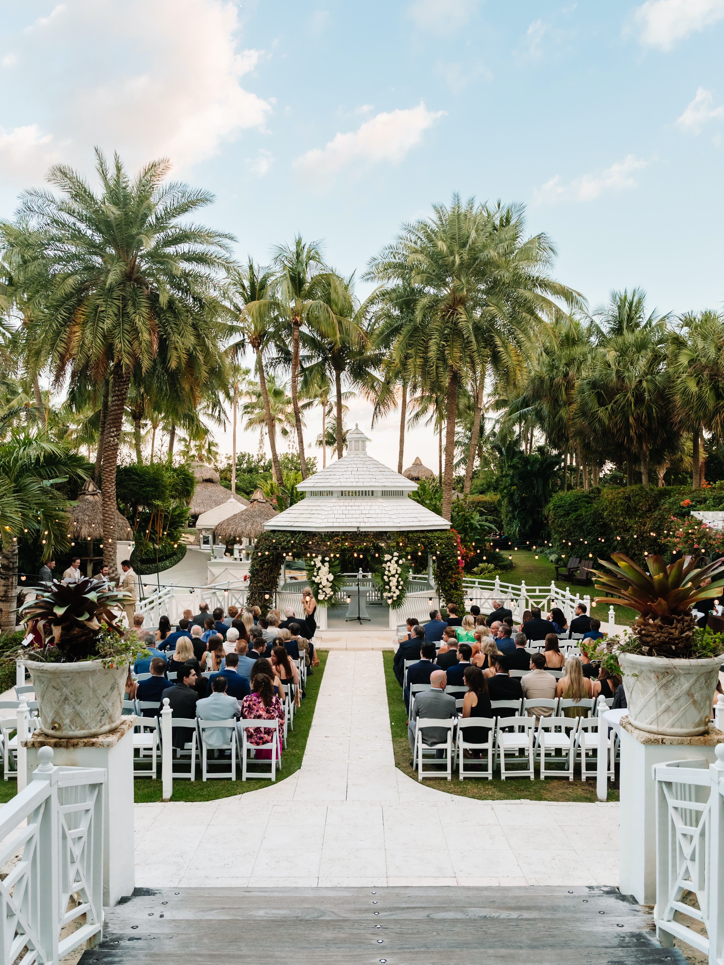 A glimpse back to ‘23 when Sarah & Matthew got married in Miami 🌴🦩☀️ @thepalmsbeachhotel
#miamiweddings #thepalmshotel #thepalmsbeachhotelandspa #floridaweddings #miamiwedding