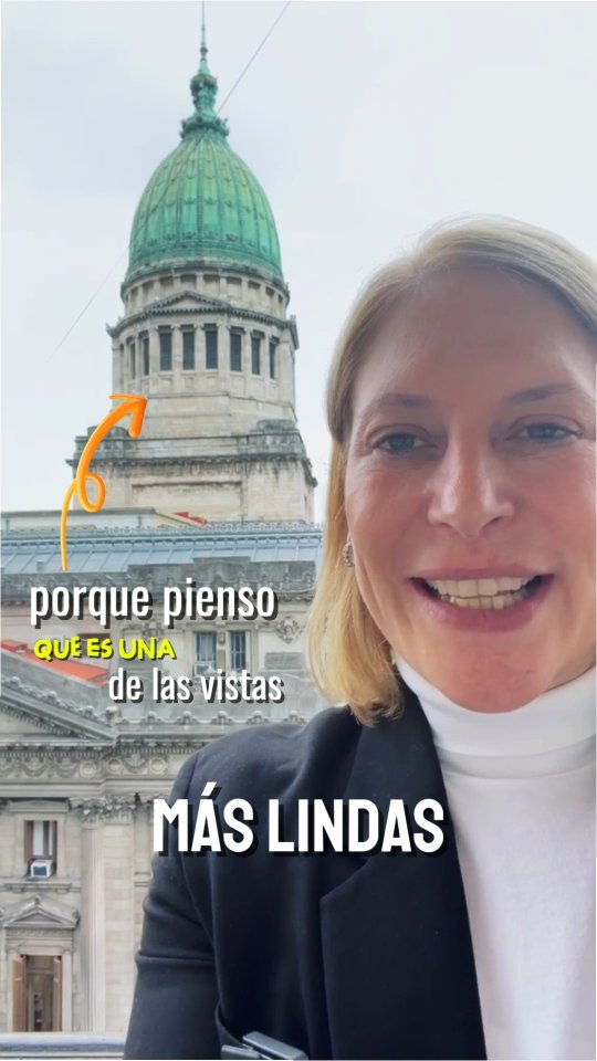 Abro la puerta y los hago pasar. Chusmeen tranquilos.
Este es mi despacho en Buenos Aires: el lugar donde se construyen muchas de las iniciativas que llevamos al Congreso.