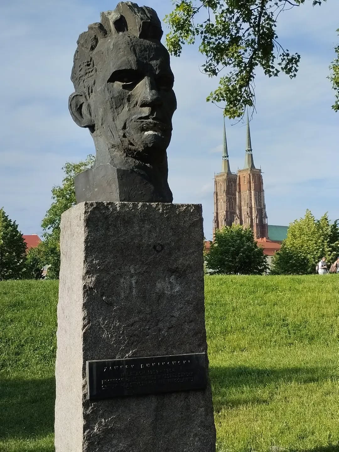 Impressionen aus Breslau (Wroclaw) Teil 2
Bild 1: Statur im Hintergrund Dom
Bild 2: Markthalle "Targowa"
Bild 3: St. Johannismarkt am Rathaus
Bild 4: Liebeszwerg
Bild 5: Rathaus von Hinten
Bild 6: Zwerg aus Breslau
Bild 7-9: Dom
Bild 10: St. Magdalenenkirche mit Büßerbrücke
Bild 11&12: Theaterplatz
Bild 13&14: Hala Stulecia (Jahrhunderthalle)
15-18: Universität Breslau: Aula Leopoldine, Mathematikturm und Universitätskirche
#breslau #reiselust🌎✈️ #travelphotography❤️ #polen