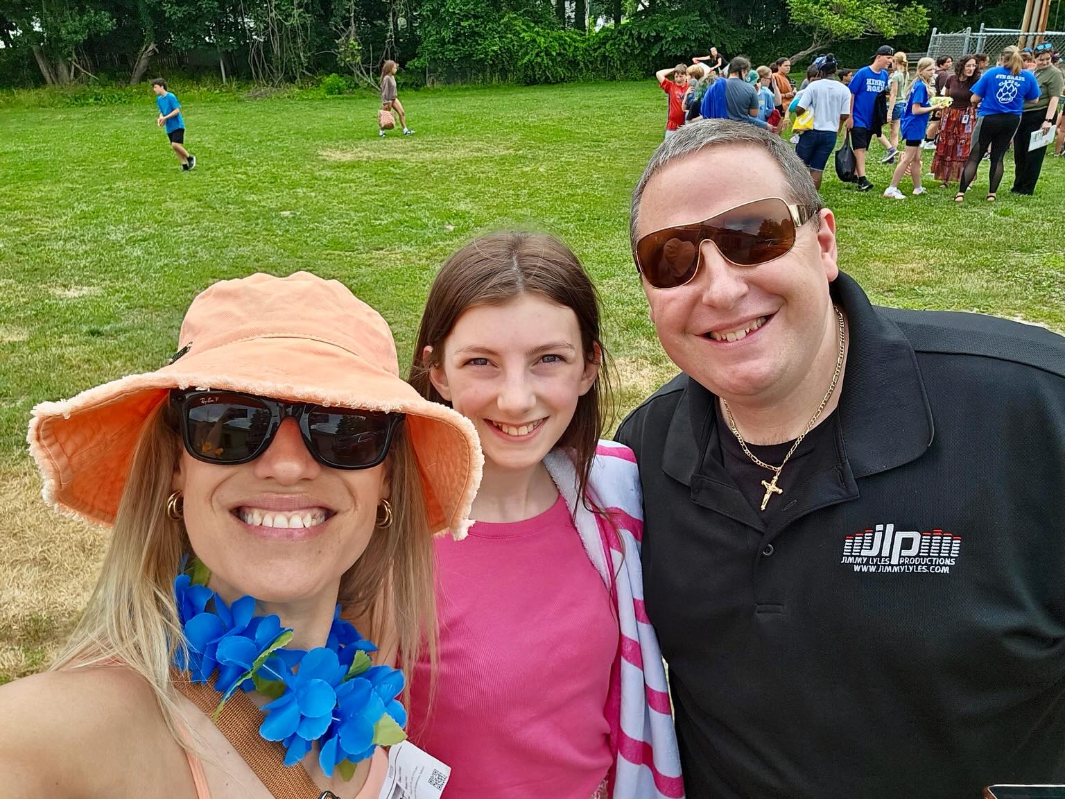 Had a blast spending the afternoon with our friends at Kinry Road Elementary for their 6th Grade Picnic! After all these years, the kids are still Whipping & Nae Nae-ing like it’s 2015! 😂🎶 Shout out to my buddy Amelia for (almost) graduating 6th Grade, too! 🎉🎉
Looking for some fun at your next school celebration? We’d love to be part of it! 🎉 Learn more and book your event at JimmyLyles.com.
#KinryRoadElementary #SchoolFun #HudsonValleyEvents #DJLife #SchoolCelebration