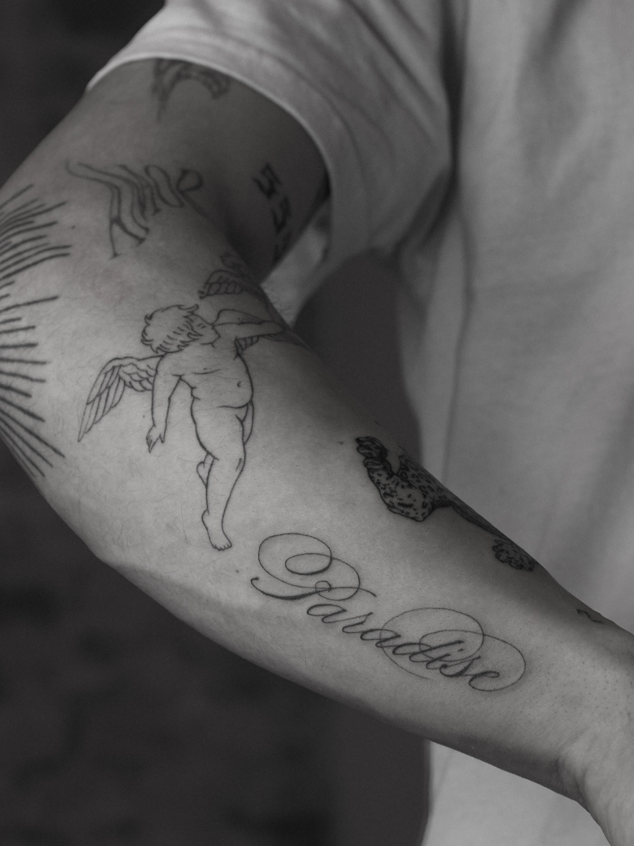 Added a few more pieces to @sar.ks collection✨
#tattoovilnius #vilniustattoo #fineline #smalltattoo