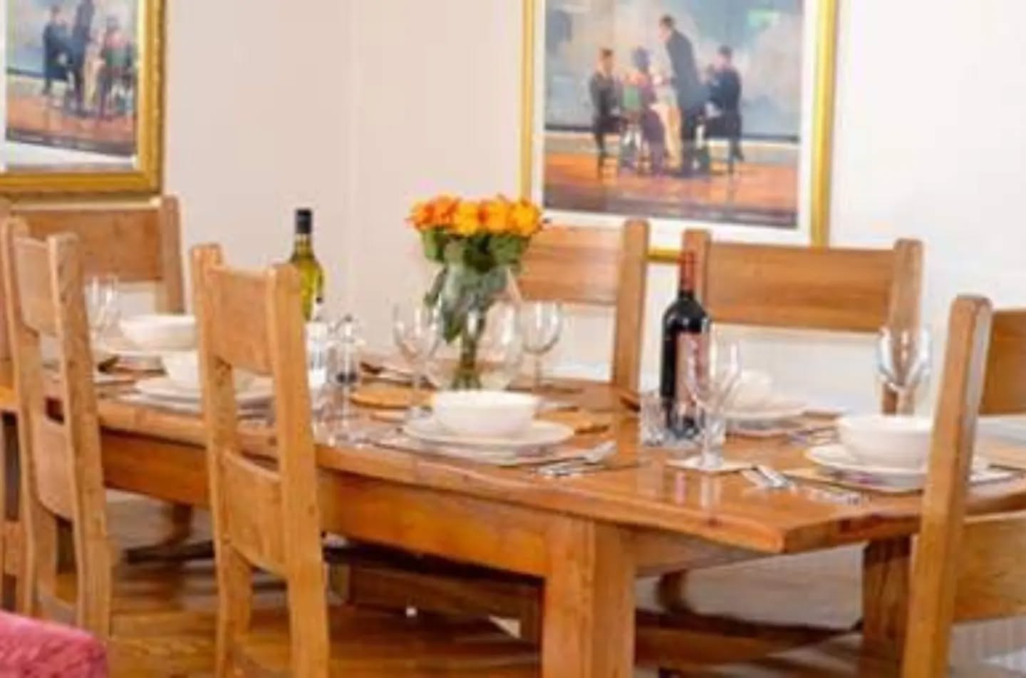 🏡🍽️ The perfect table for holiday moments and family memories.
.
.
.
#holidaycottage #cottagelife #countryretreat #dartmoornationalpark #cosyinteriors