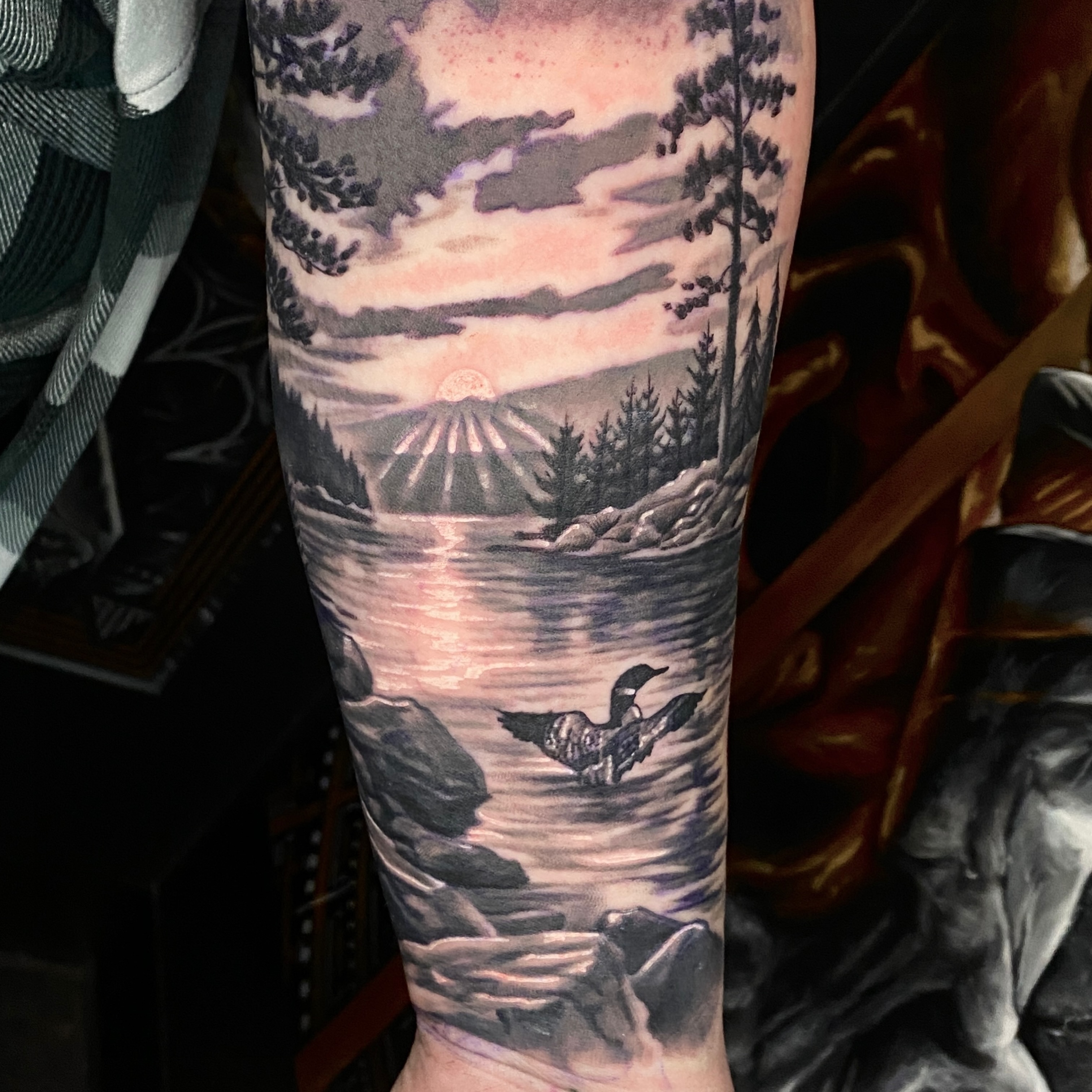 Third session on this sleeve for @angsade1981 !
.
.
Thanks for looking!
.
.
#naturescene #scenerytattoo #naturetattoos #sunburst #yqllocal