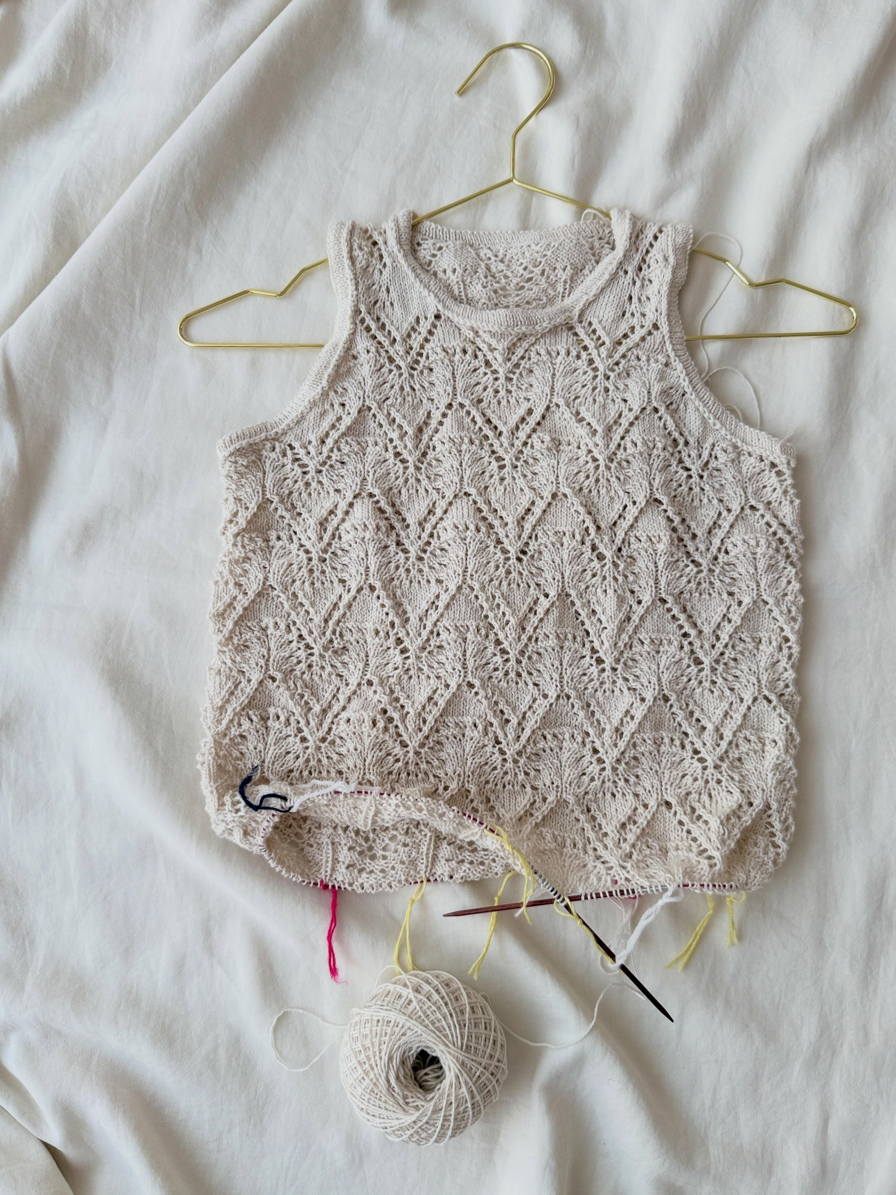 Before and after my birthday celebrations (thanks for all the congratulations 💗), I finished my most intricate summer design, the Rodolphe Top 😍 The blocking process was really magical this time as the stitches are so much more defined now and the lace pattern really shines 😍 I am currently working on the pattern and going through all the feedback of the test knitters to make the pattern ready for the end of June (Saturday, the 27th of June is the day 🔥).
.
Happy Thursday to you, weekend is close 💗
.
.
.
Pattern in progress by me - #rodolphetop
.
Yarn: Cotton Merino in the shade Cream by @knittingforolive
.
Advertising
.
#knitting #stricken #strickenmachtglücklich #knit