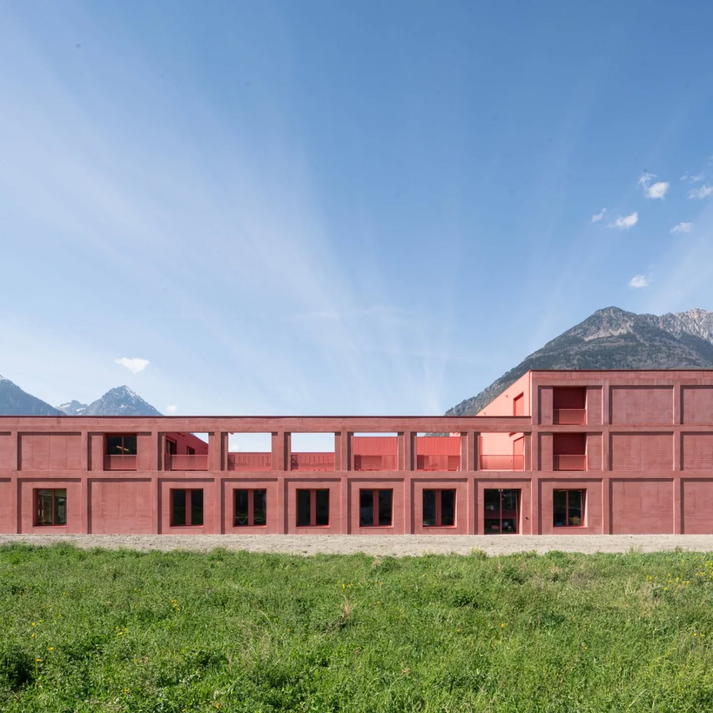 Nous remercions chaleureusement la société d'architecture Bonnard et Woeffray et le Foyer Valais de Cœur à Martigny pour leurs confiance dans la réalisation de sa nouvelle signalétique.
C'est toujours un privilège de participer à des projets qui contribuent au bien-être, à l'accueil et à l'accompagnement des personnes au quotidien.
Merci également à toutes les équipes impliquées dans ce beau projet. 🤝
#Merci #ValaisDeCoeur #Martigny #Signalétique #ProjetLocal Collaboration