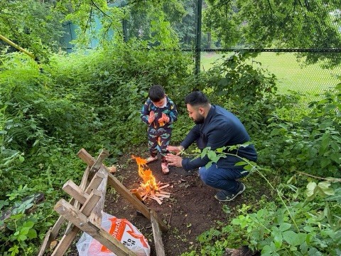 🌲✨ What a fantastic day we’ve had in the forest! We’ve been busy building dens, making wood cookies, learning how to start fires, and exploring all the amazing things nature has to offer. To make the day even more special, we enjoyed a delicious cup of hot chocolate and some poppin’ popcorn around the fire
It’s been so lovely to see everyone putting down their phones, getting stuck in, and enjoying quality time together in the beautiful surroundings of Foxyards Forest.
A huge thank you to everyone who joined us today - we’ve loved sharing this adventure with you! We can’t wait to welcome the rest of our father figures and continue the fun in the great outdoors. 🌳💚😊