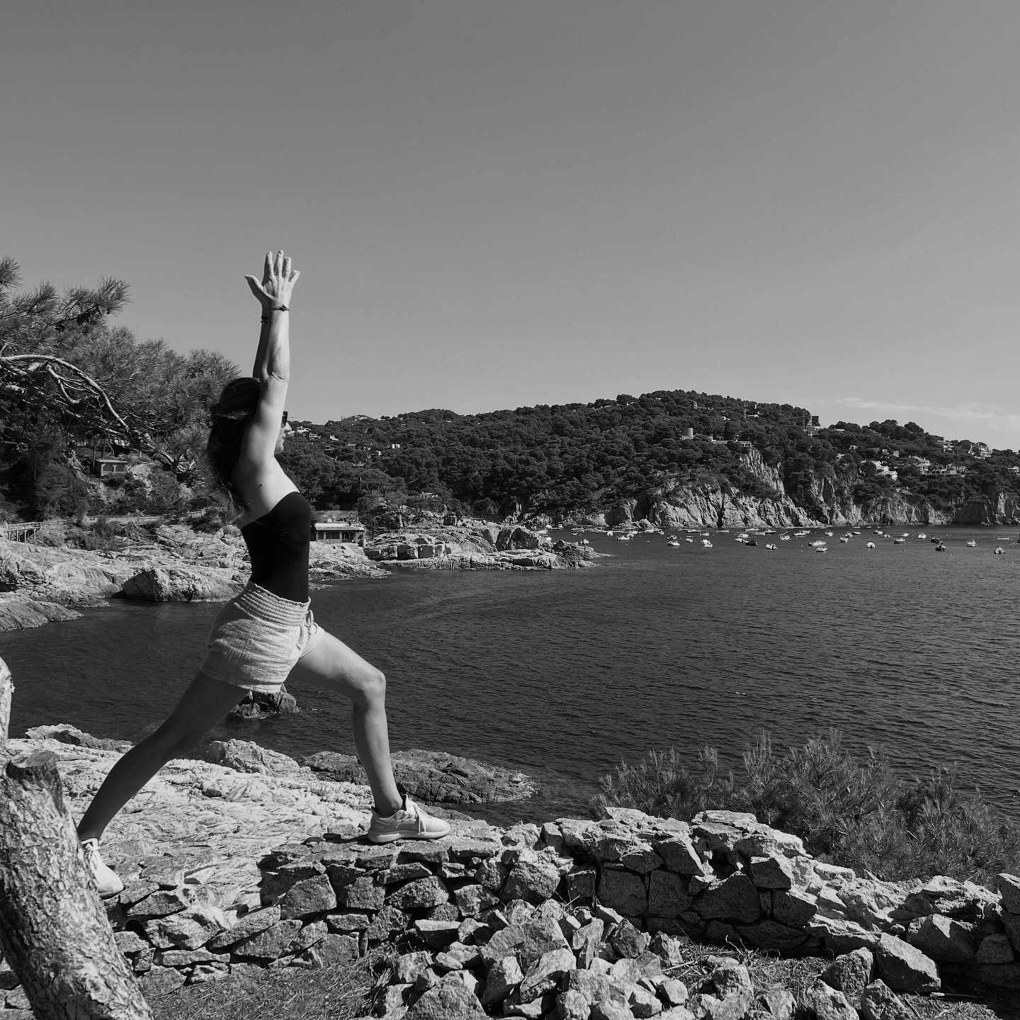 This is not a prayer.
This is not a performance.
This is not a posture.
This is presence.
The true warrior does not conquer the world.
He observes it until he understands himself.
“Svādhyāyād iṣṭa-devatā saṁprayogaḥ.”
(Yoga Sutra II.44)
“Through self-study (svādhyāya), one comes into communion with the Divine.”
.
.
#warrior #selfstudy #yogapractice #svadhyaya #mirror