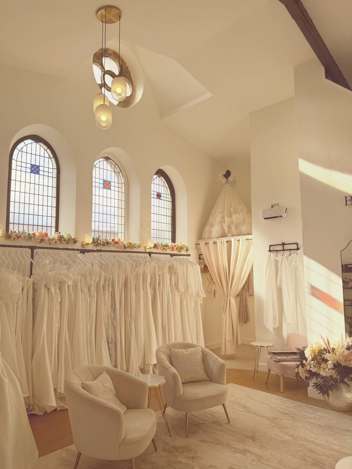 Golden Hour ☀️
Could you find your dream wedding dress here? We hope so 🥰
This whole space is yours for the duration of your appointment 👰
#sheffieldbride #yorkshirebridalboutique #engaged #weddingdress #itstime