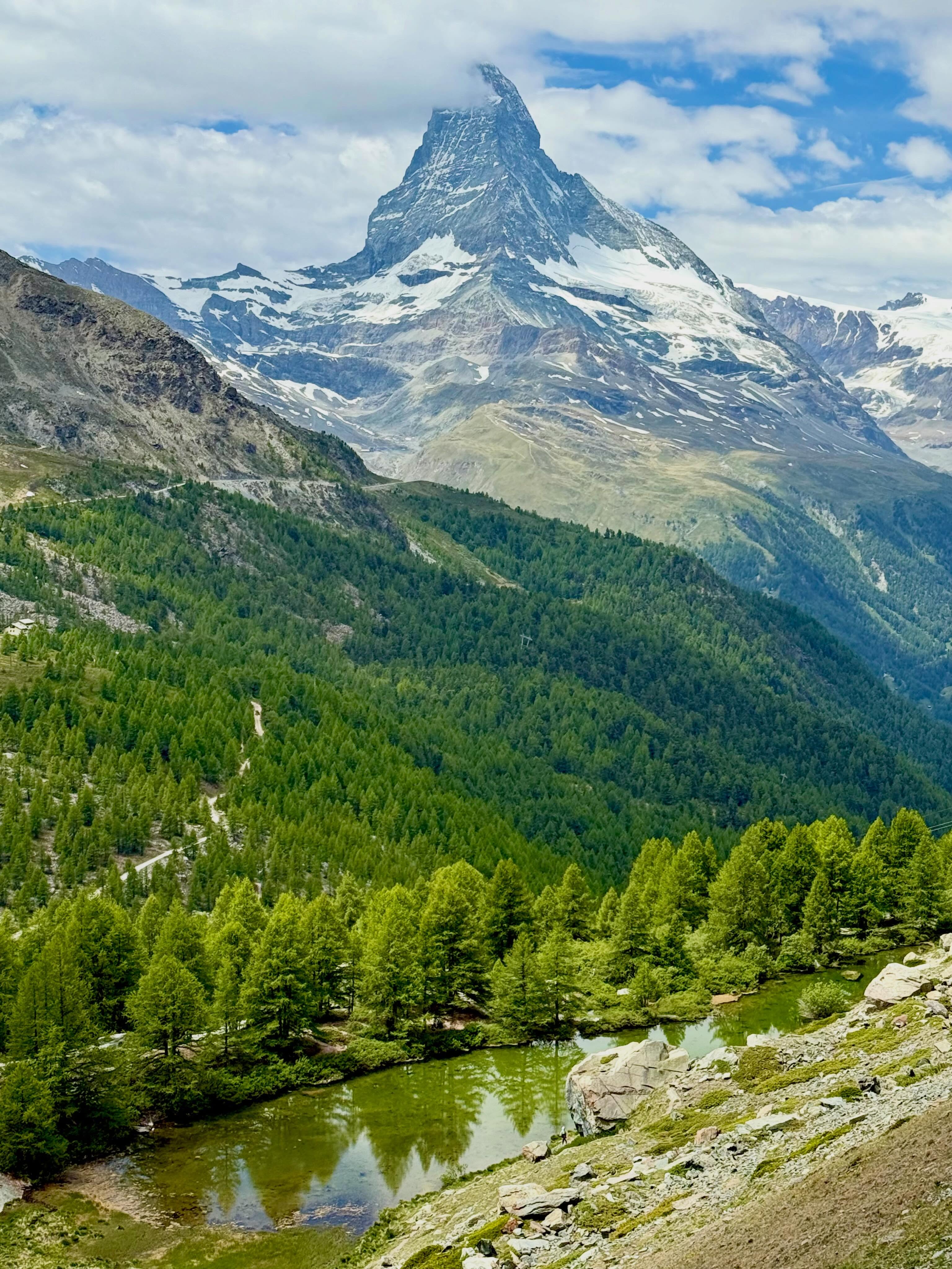 Hiking in Zermatt #zermattswitzerland #zermattswitzerland🇨🇭 #zermatt #retireandtravel #travelbloggers @zermatt.matterhorn