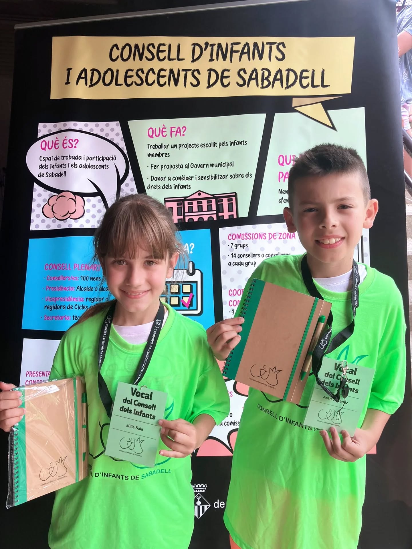 Enhorabona a la Júlia Sala i a l'Aran Jiménez, alumnes de 4t de #Primària de la nostra escola, per haver estat escollits com a consellers del Consell d’Infants de la ciutat de Sabadell! 🏛️
Durant els propers dos anys formaran part d'aquest òrgan de participació infantil, juntament amb 75 consellers i conselleres de diferents escoles de la ciutat.
Al llarg d’aquest període treballaran en tres comissions diferents i proposaran tres projectes amb l'objectiu de millorar la ciutat i donar veu als infants de Sabadell 💡🌍
Estem molt orgullosos/es de la seva implicació, responsabilitat i ganes de participar activament en la vida de la ciutat. Molta sort en aquesta nova experiència! 🙌🏻