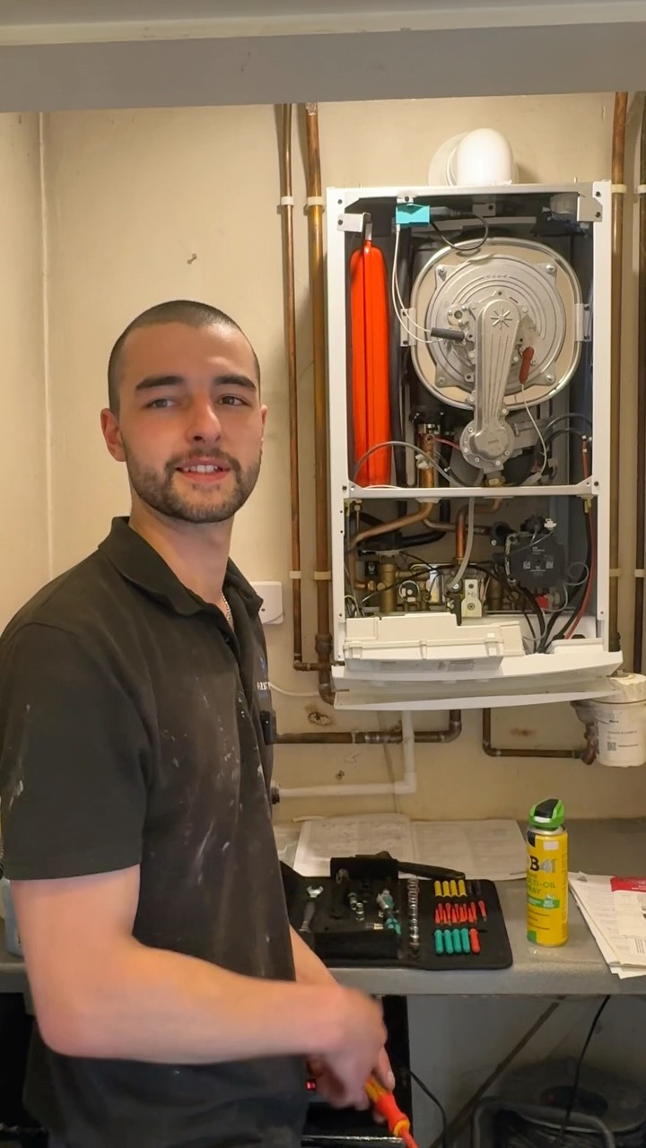 Plumbers > Sparkies 👀
Sometimes the job you fall into it ends up being better than the one you originally wanted..
Oliviers journey to being a plumber wasn’t one he intended, but it all worked out in the end!
#plumberlife #plumbers #plumberjourney #plumberapprentice #plumbertips